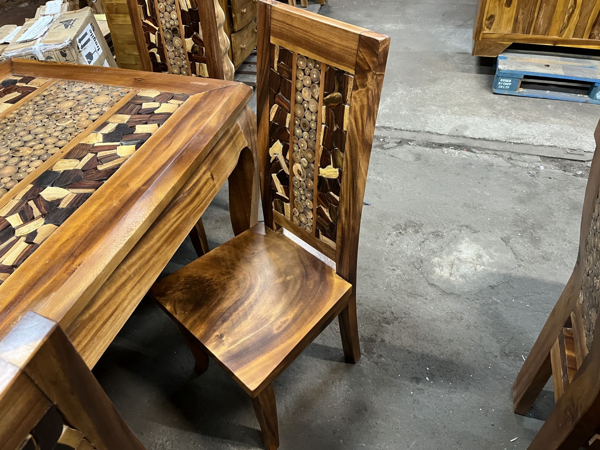 BRAND NEW SOLID WOOODEN SUAR LENONG COIN TABLE WITH 6 CHAIRS 160 X 90 X 76 RRP £2795 - Image 4 of 5