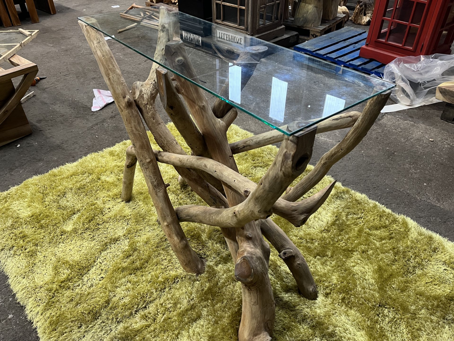 BRAND NEW SOLID WOODEN TEAK ROOT CONSOLE TABLE WITH GLASS TOP 120 X 40 X 100 RRP £995 - Image 3 of 7