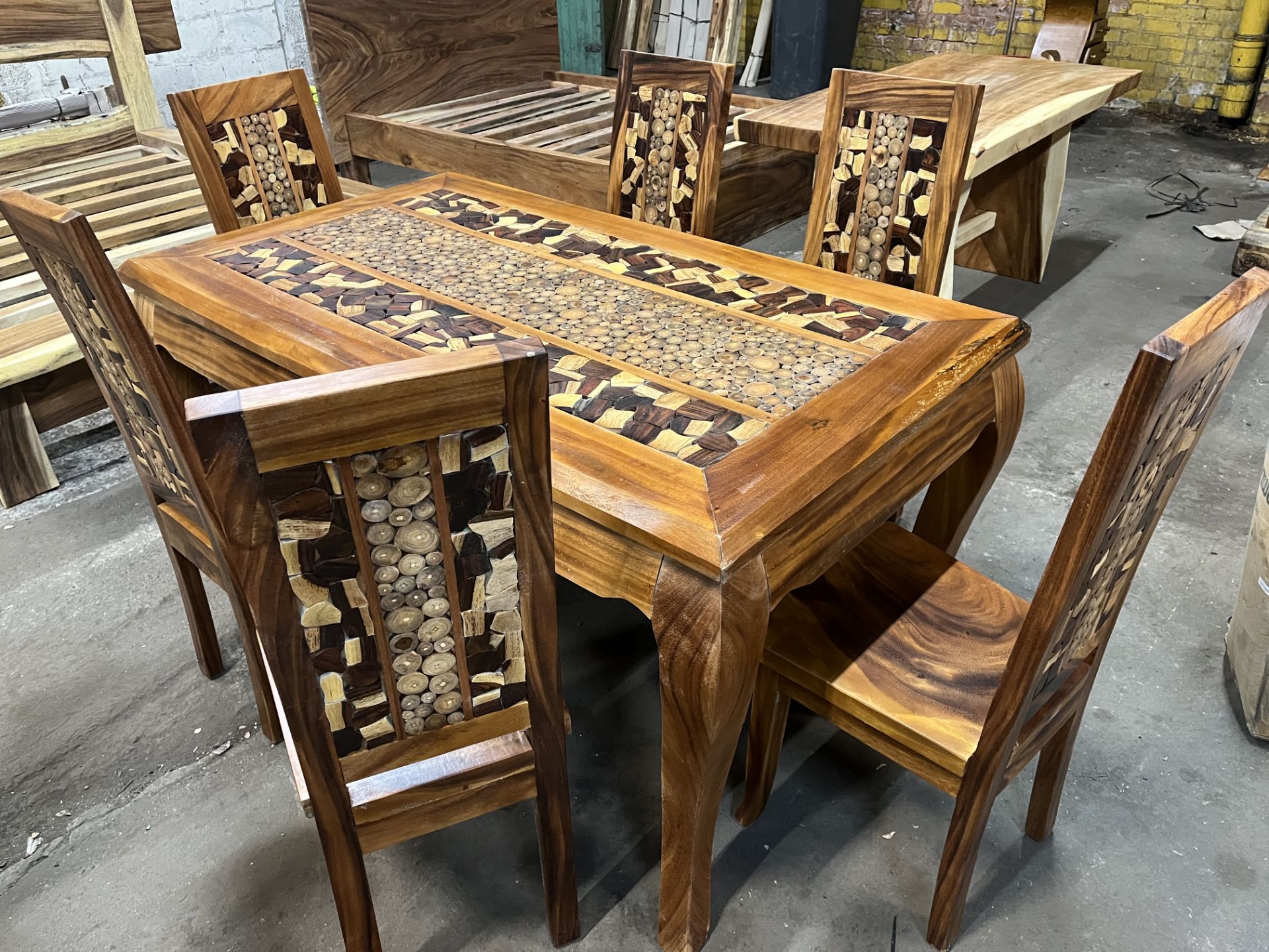 BRAND NEW SOLID WOOODEN SUAR LENONG COIN TABLE WITH 6 CHAIRS 160 X 90 X 76 RRP £2795