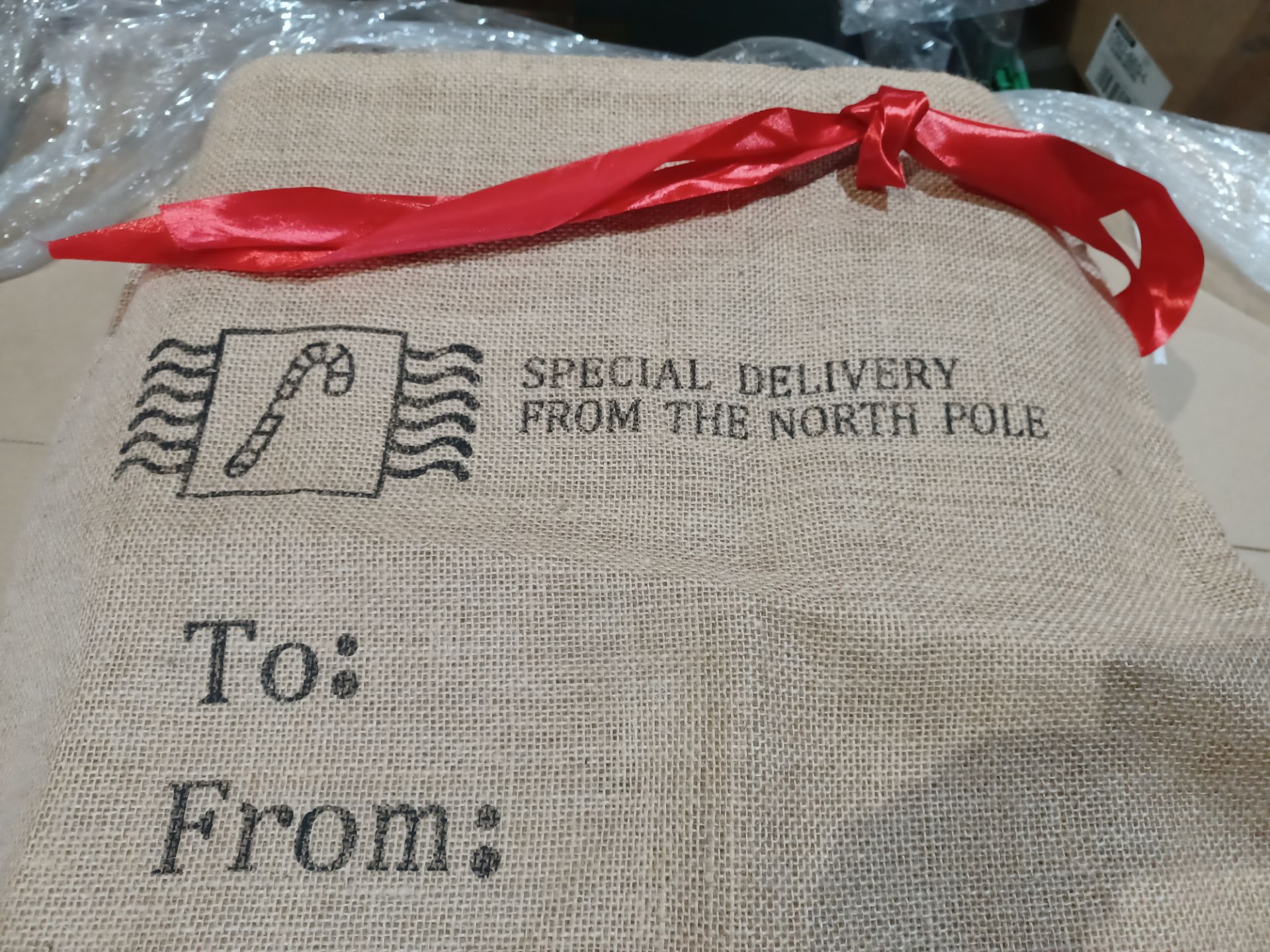 PALLET TO CONTAIN 400 X NEW EXTRA LARGE CHRISTMAS HESSIAN SACKS. RRP £9.99 EACH. HIGH QUALITY. IDEAL - Image 2 of 4