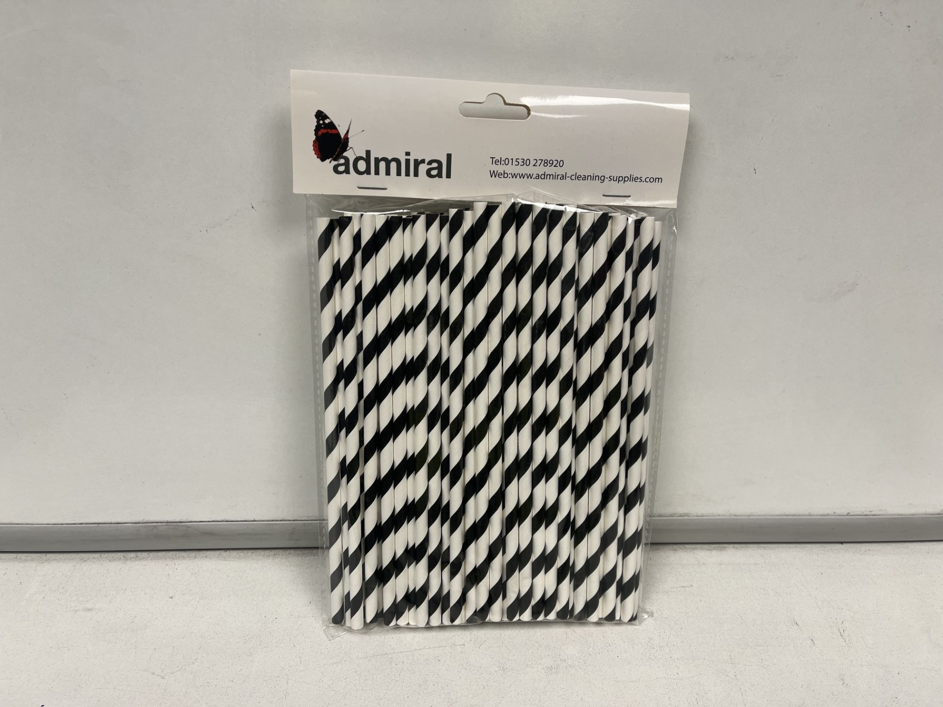 150 X BRAND NEW PACKS OF 100 ADMIRAL PAPER STRAWS RED AND WHITE R9-9