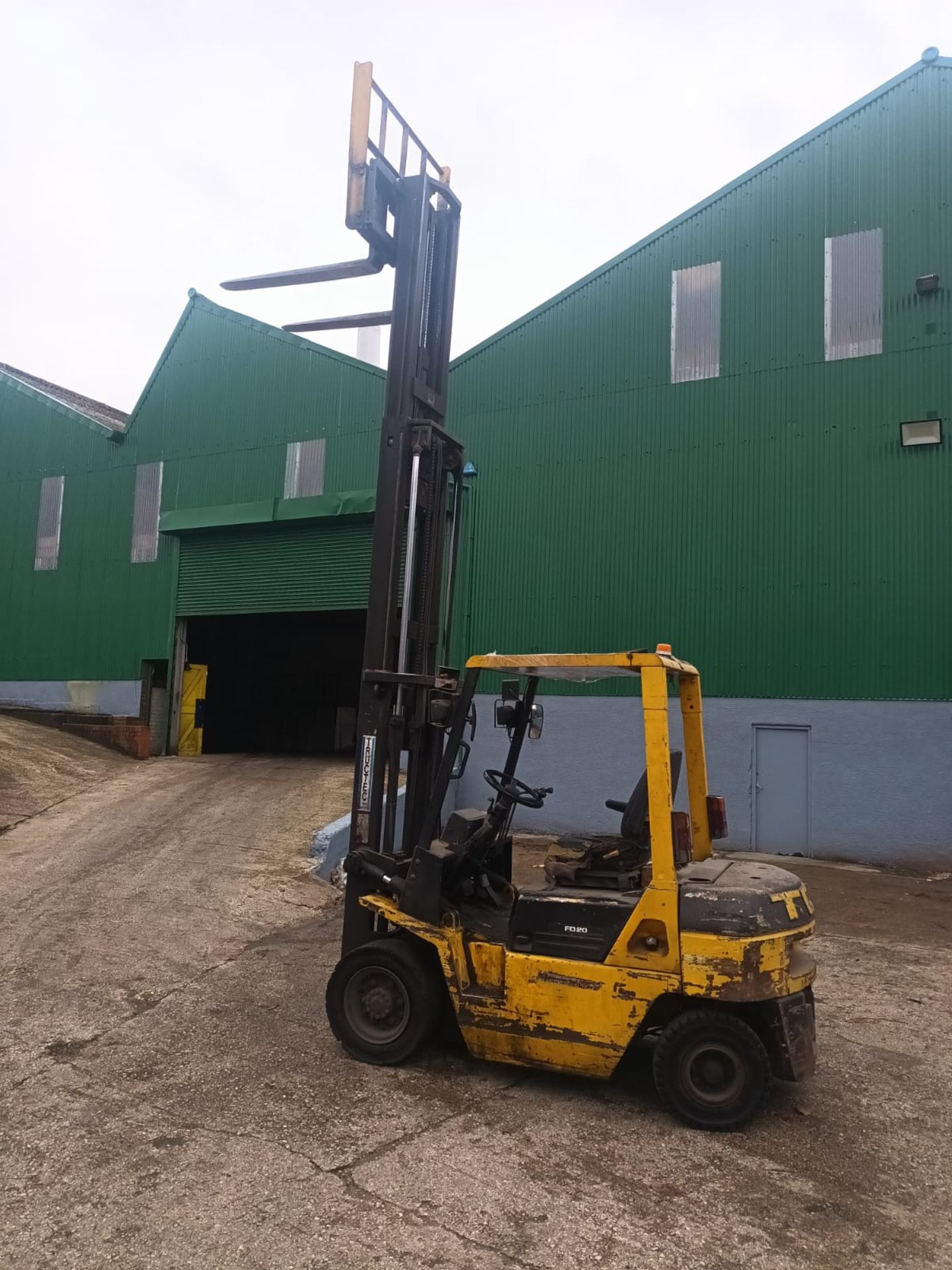 TCM CASCADE FD20 DIESEL FORKLIFT.  RUNS, DRIVES & LIFTS. CONTAINER MAST. 4992.6 HOURS 4350MM LIFT - Image 2 of 8