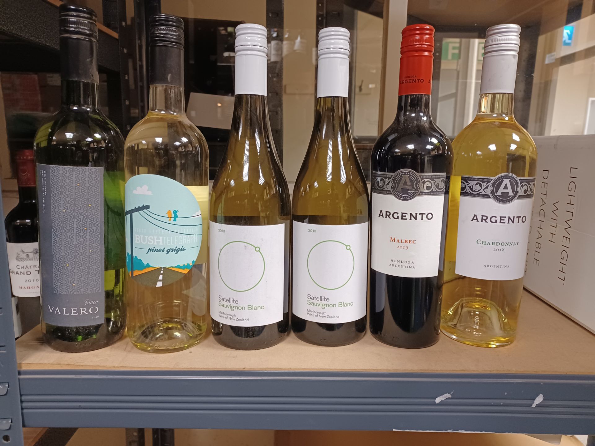 6 x MIXED DELUXE WINES INCLUDING, Argento Chardonnay 2018, Agrento Malbec 2019, Satellite