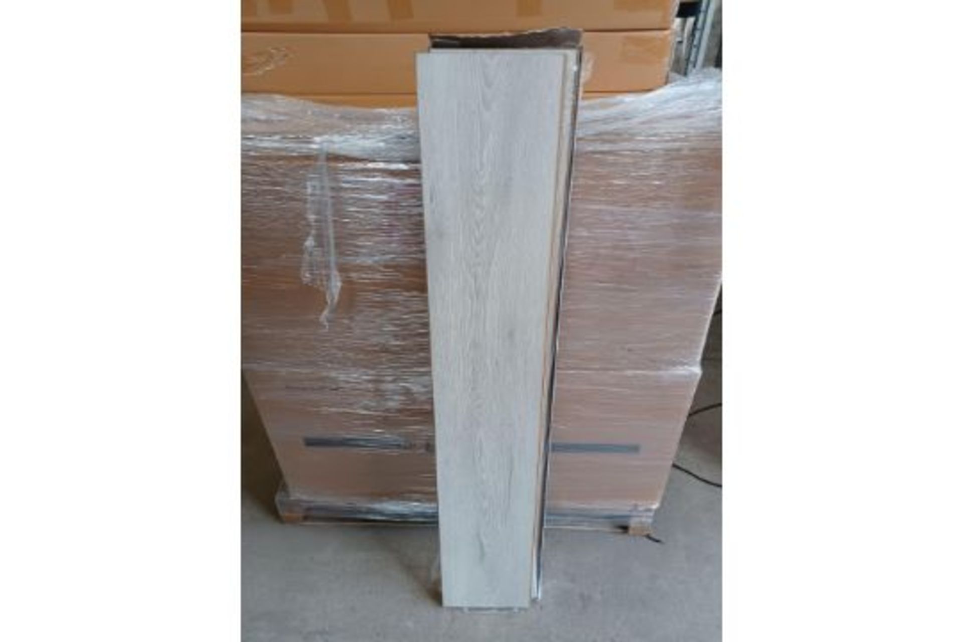 PALLET TO CONTAIN 60 X PACKS OF GOODHOME NEWLYN LAMINATE FLOORING. HIGH QUALITY LAMINATE. 5PCS PER