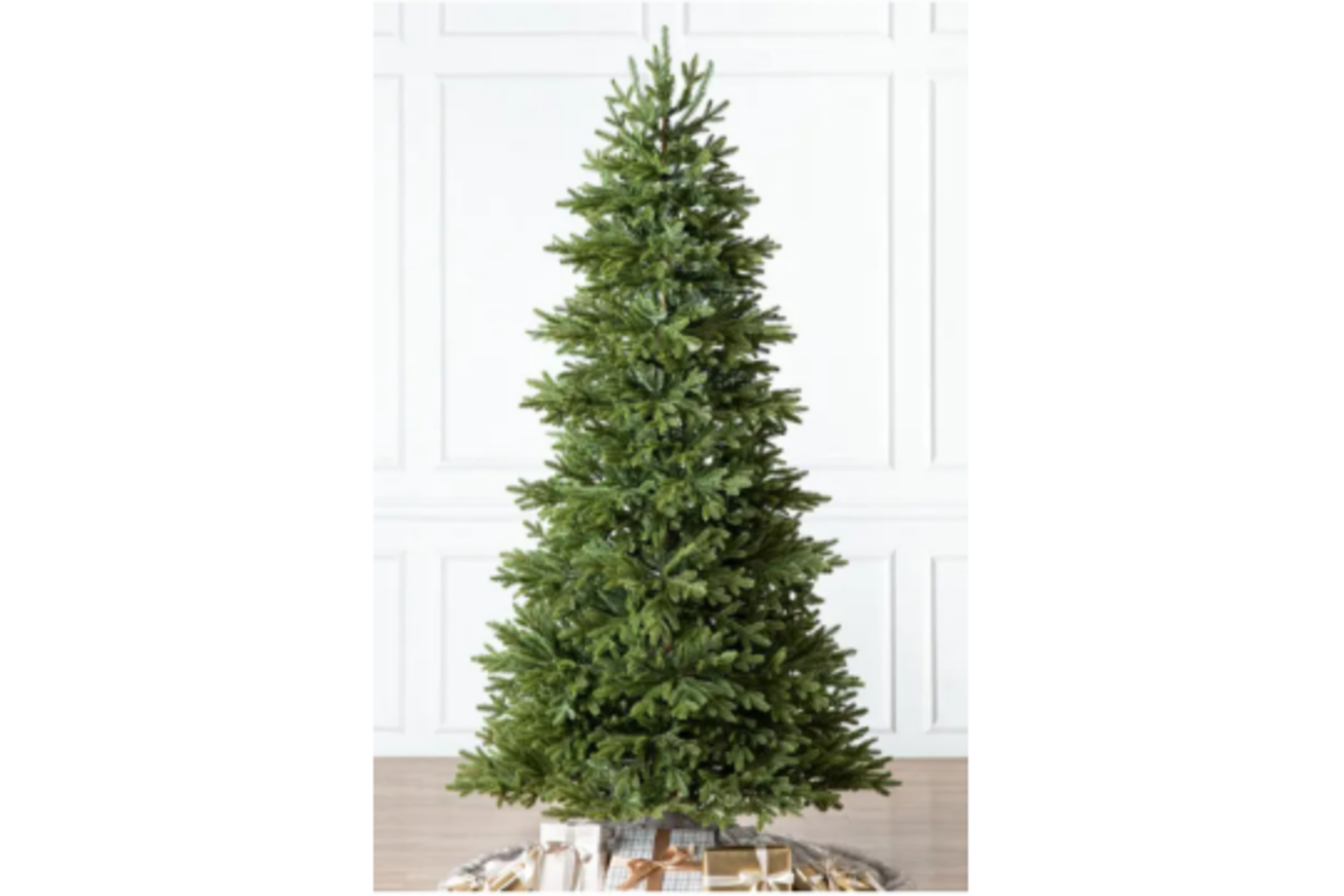 BH (The Worlds Leading Christmas Tree's) BH Norway Spruce. RRP £499.00 ROW6