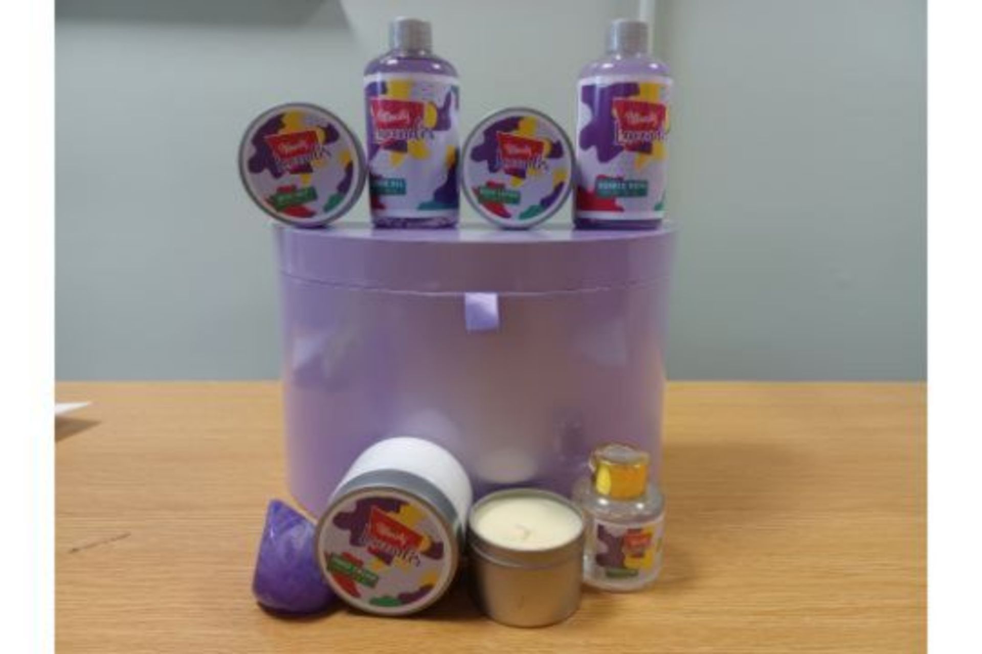 2 X NEW PACKAGED Lavender Bath Shower Jewelry Box. (SKU: BFF-BP20-001-1). RRP £44.99 EACH. 10pcs Spa