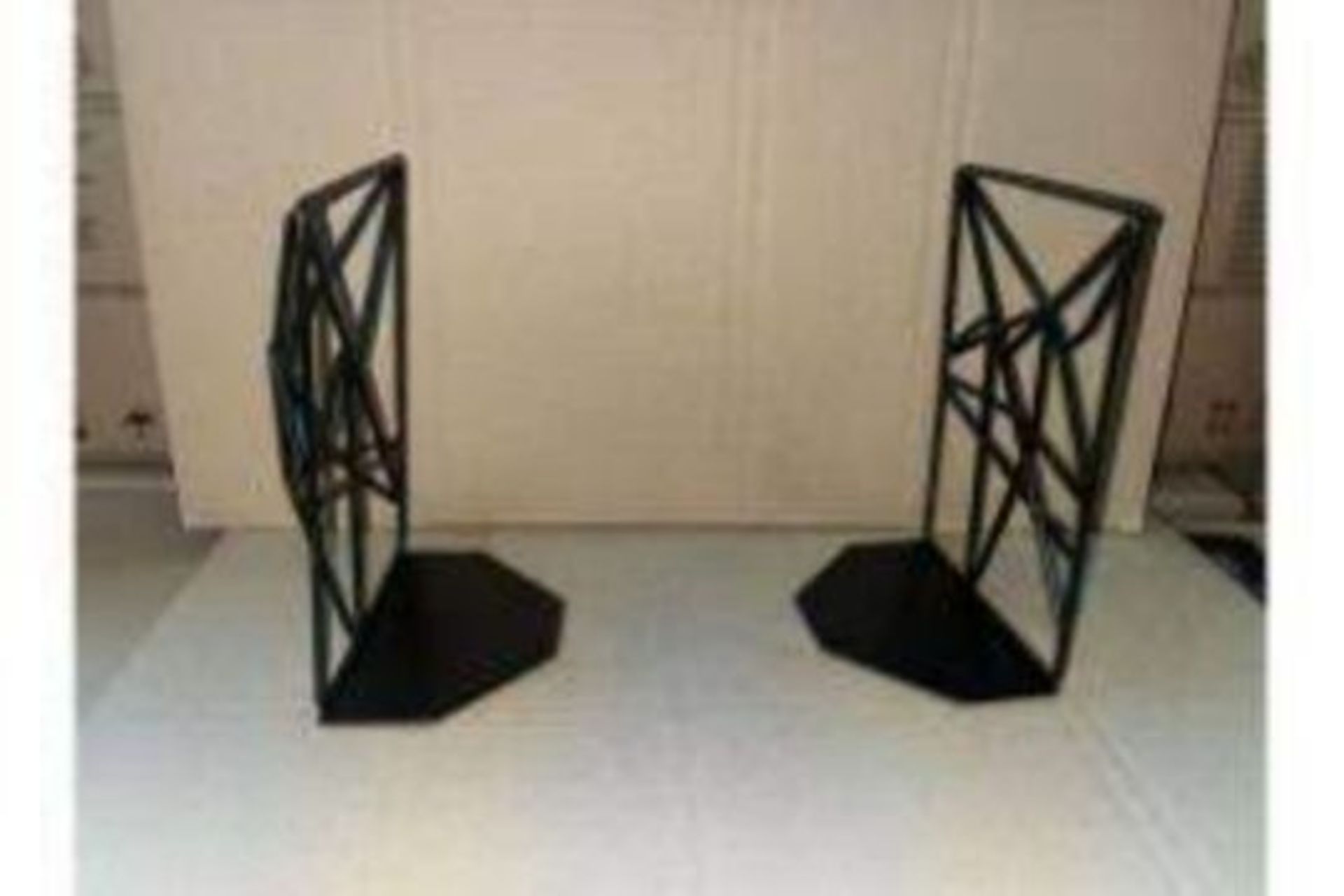 60 X BRAND NEW BLACK GEOMETRIC BOOK ENDS R17 - Image 2 of 2