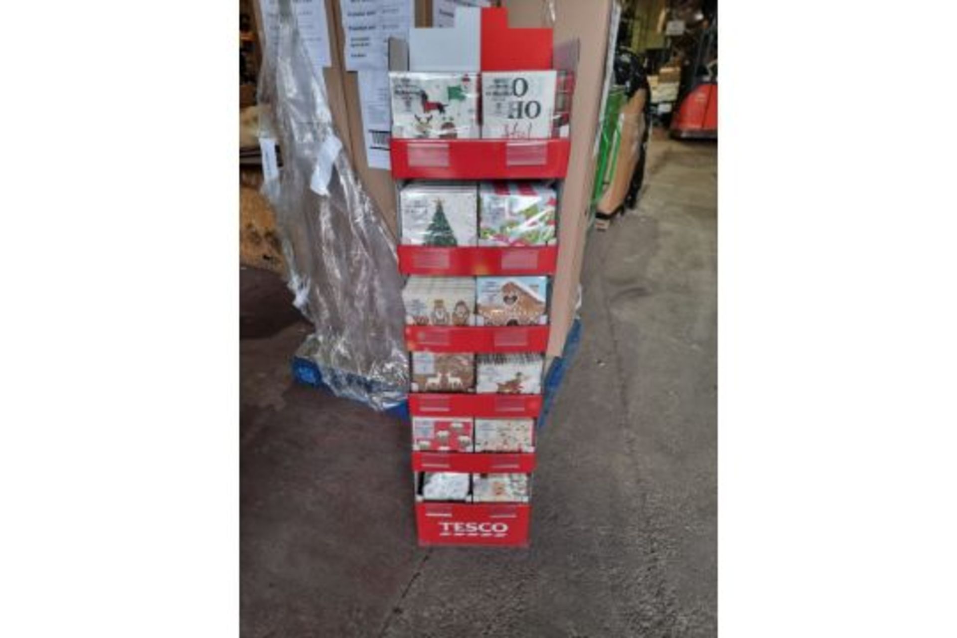 TESCO DISPLAY STAND TO CONTAIN 144 PACKS OF 20 CHRISTMAS NAPKINS IN ASSORTED DESIGNS. 3 PLY. (