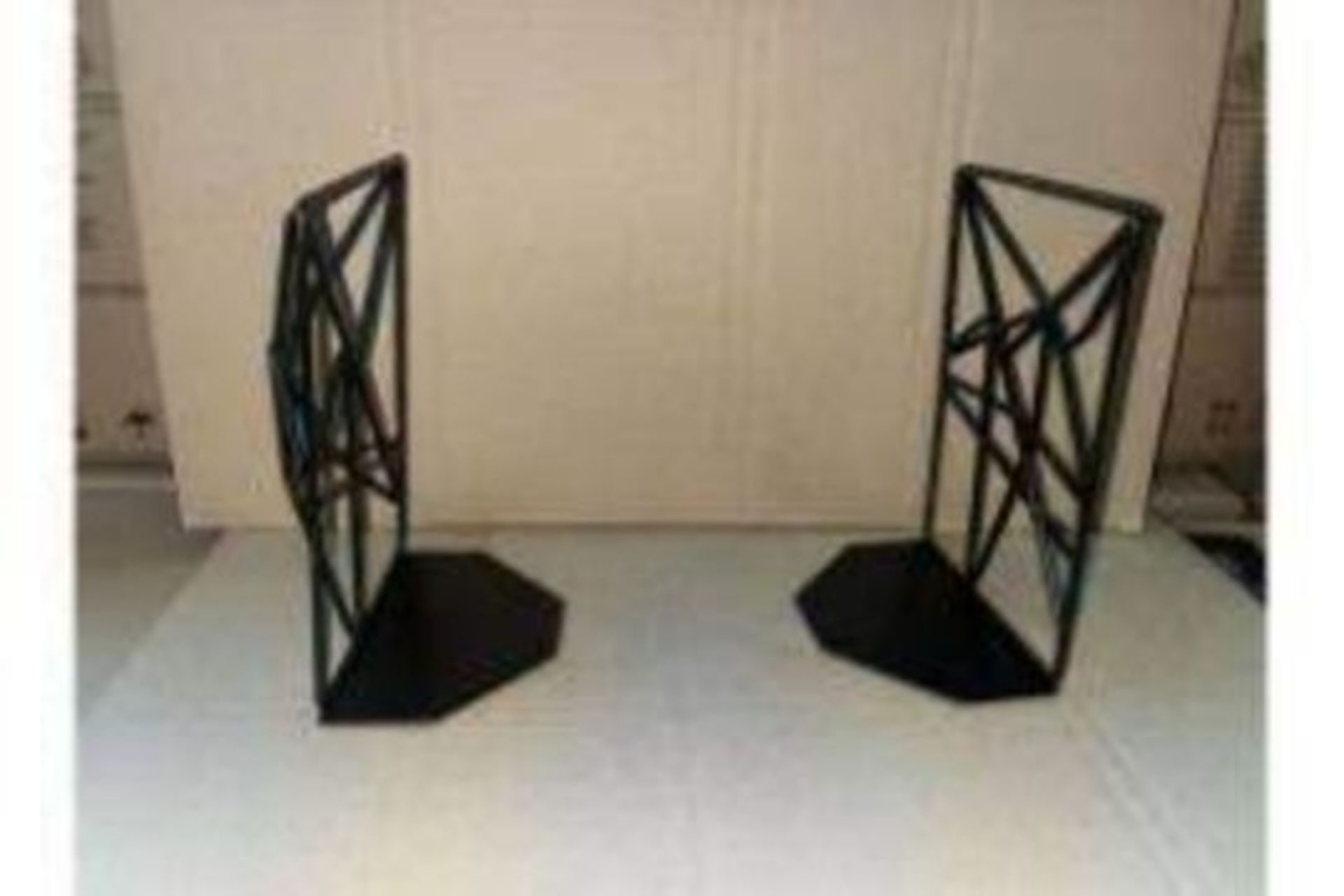 60 X BRAND NEW BLACK GEOMETRIC BOOK ENDS R10