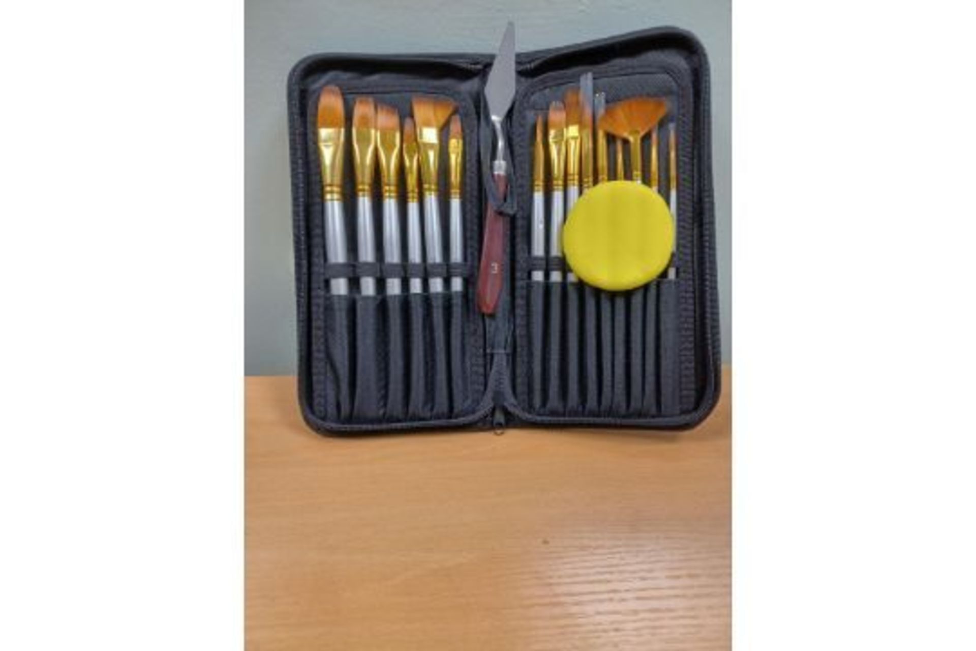 10 X SETS OF PUKKR 15 PIECE ARTISTS PAINT BRUSH SET WITH CASE (ROW 9)