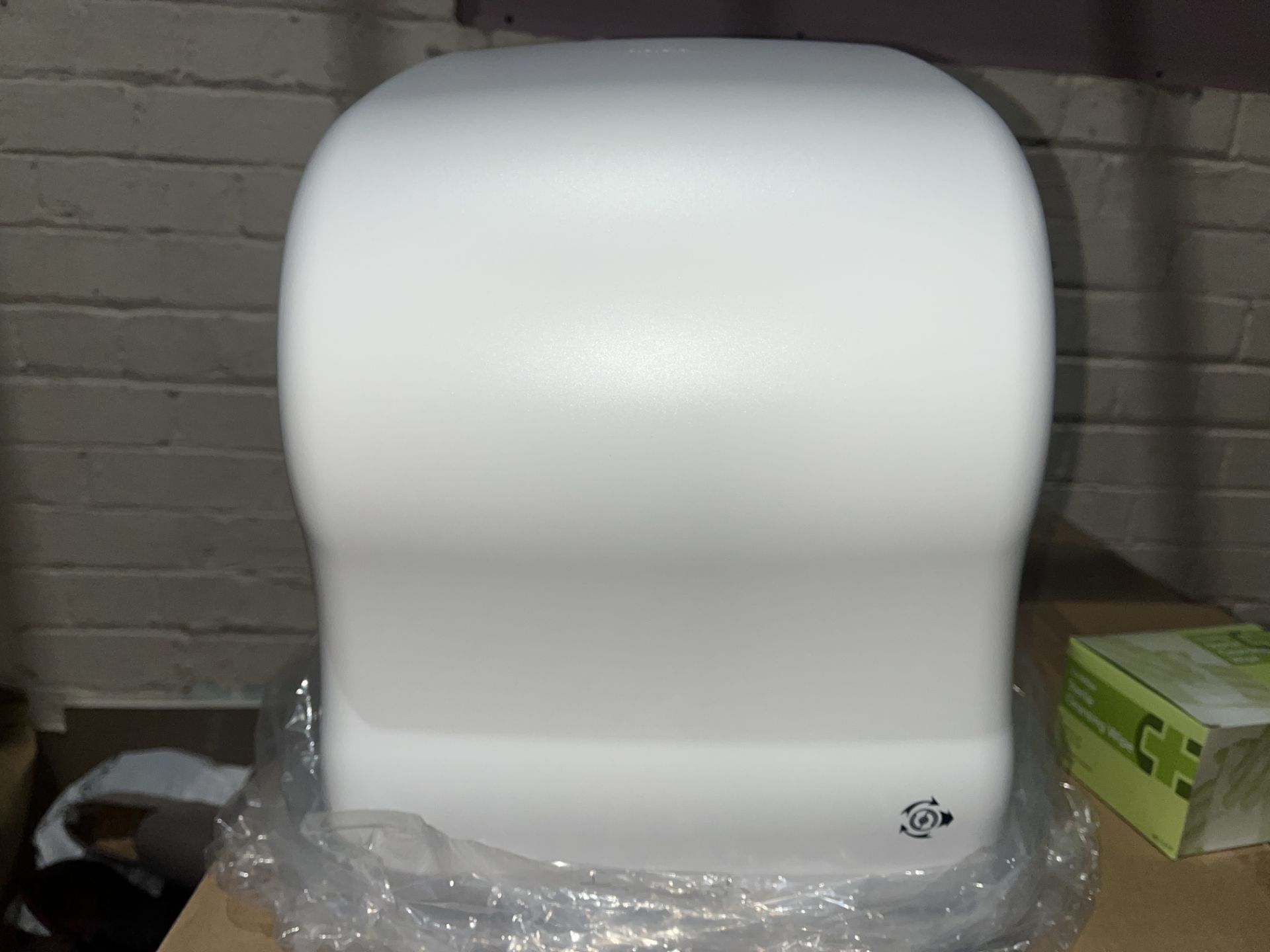 16 X BRAND NEW SIMPLICITY ESSENCE MHF WHITE TOWEL DISPENSERS R9