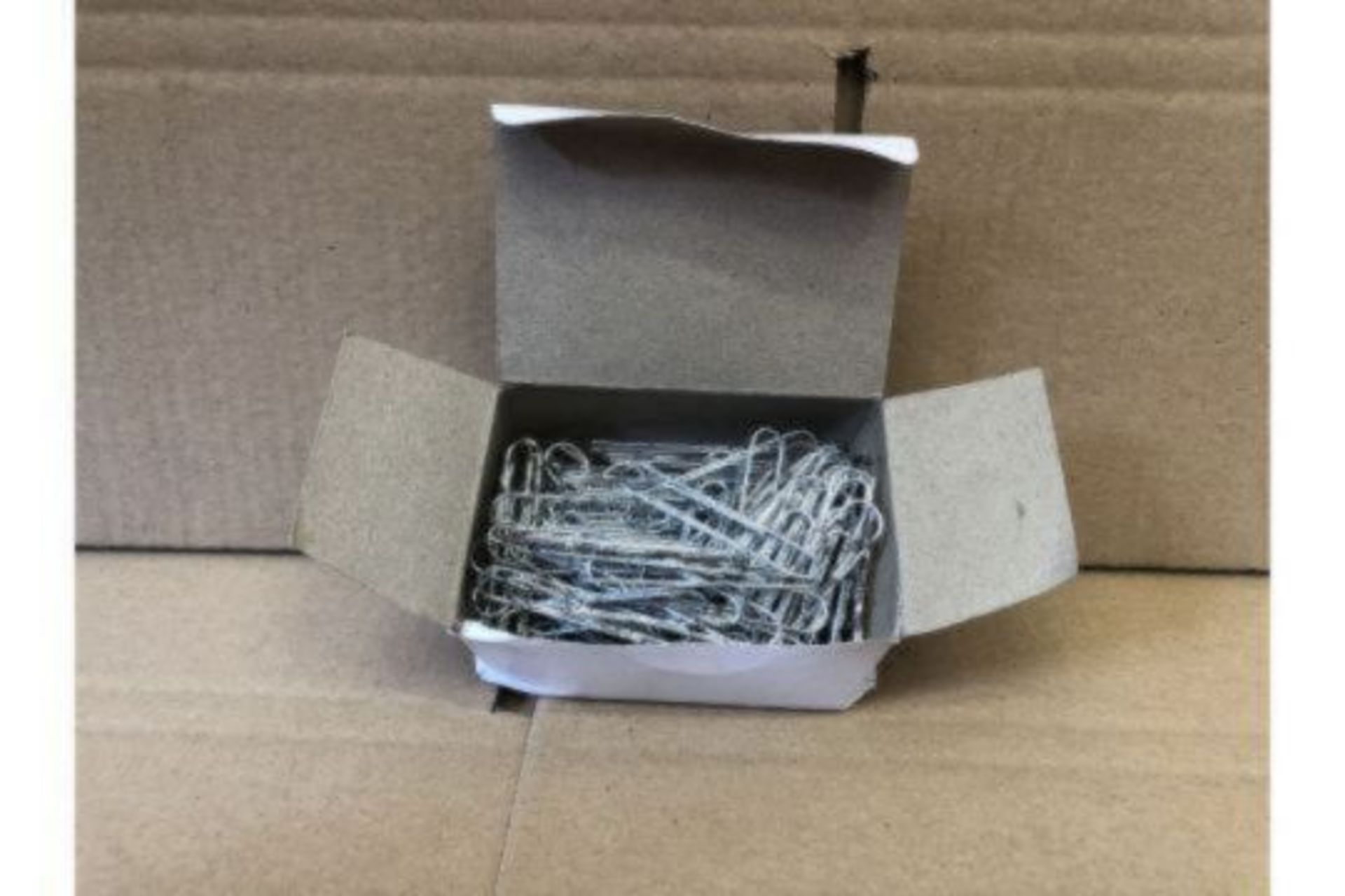 10,000 X BRAND NEW PAVO GIANT PAPER CLIPS IN 1 BOX X1-28