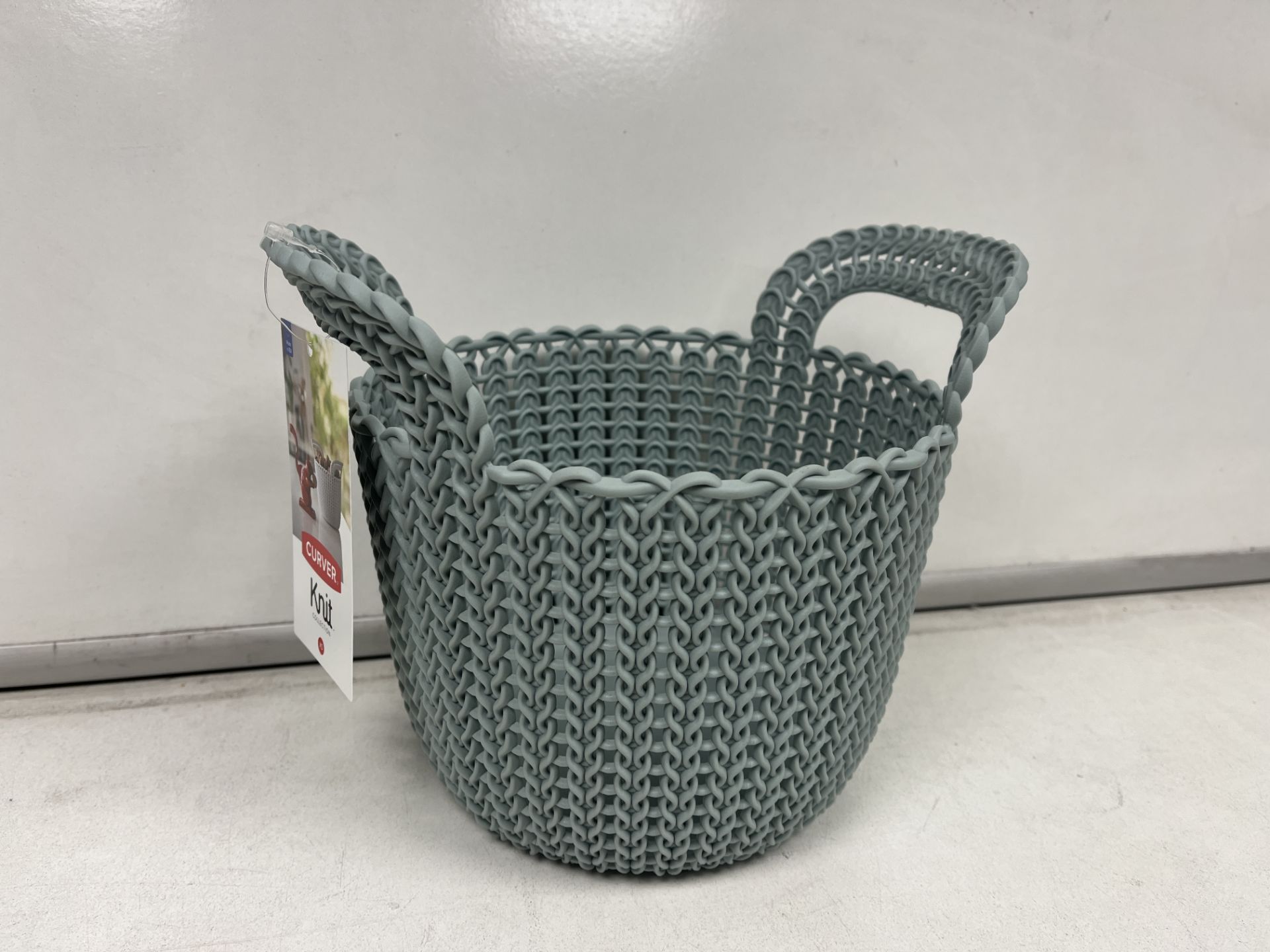 30 X NEW PACKAGED CURVER 226386 Decorative Basket Round Knitted Plastic Blue/Grey (226386ROW9)