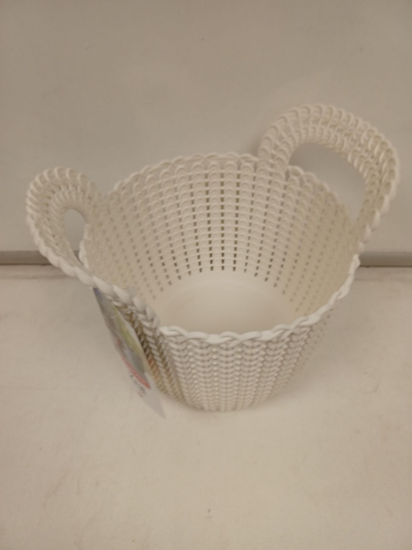 PALLET TO CONTAIN 250 X New Curver Knit 3 Litre Round Basket. White. (226385) Crafted with a knitted - Image 2 of 2