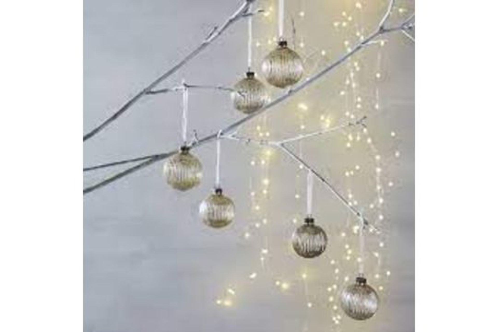 5 Ribbed Glass Baubles QF268601