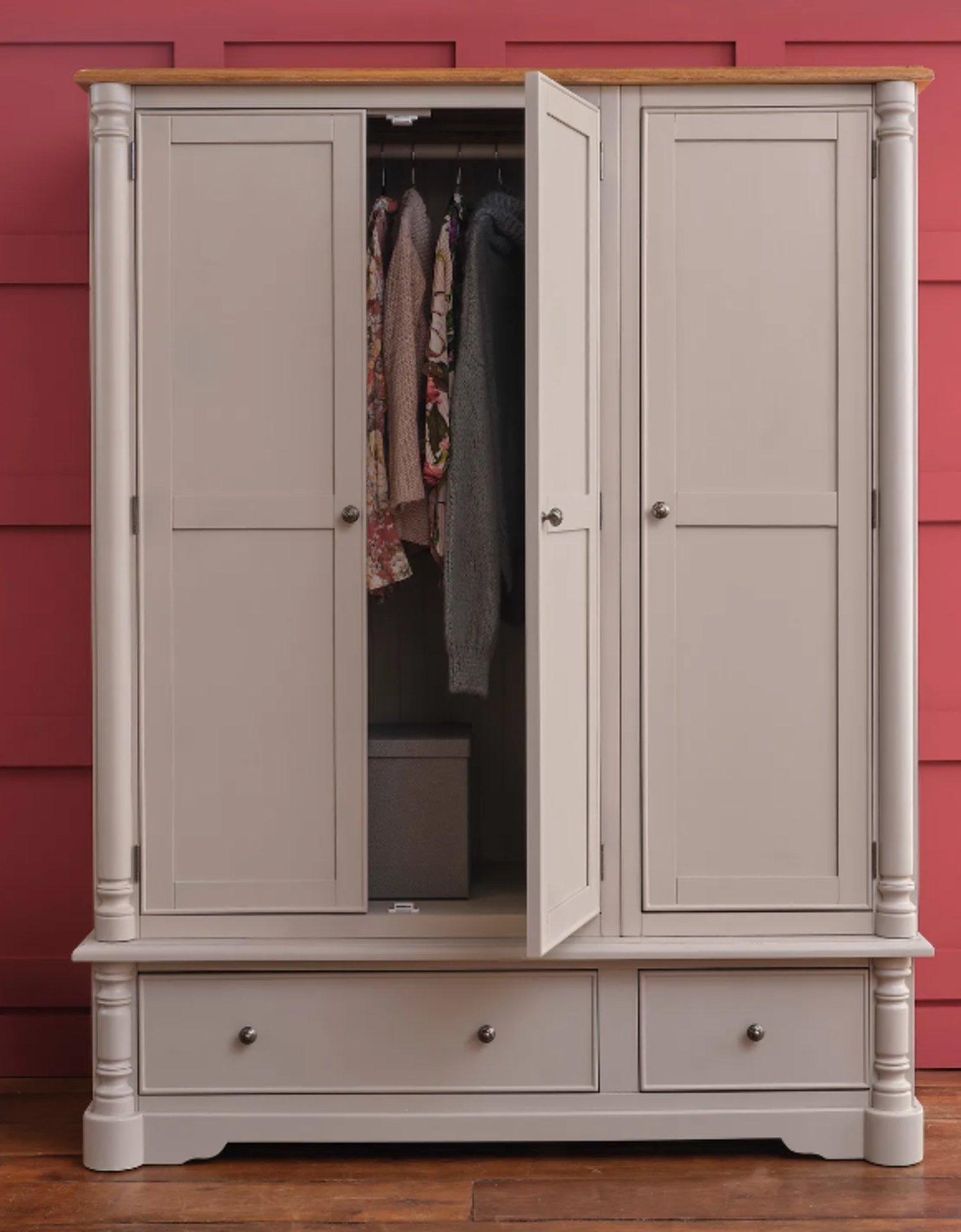 ROMAN Rustic Solid Oak & Painted Triple Wardrobe. RRP £1,299.00. Roman has a welcoming and stately - Image 2 of 2