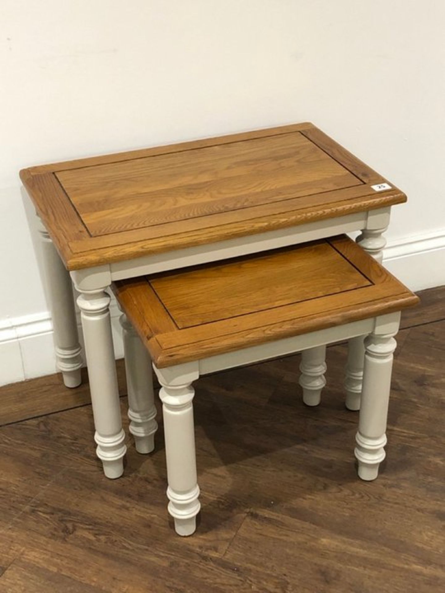 ROMAN RUSTIC DESIGNER NEST OF 2 SIDE TABLES IN NATURAL SOLID OAK AND PAINTED FINISH. RRP £249.