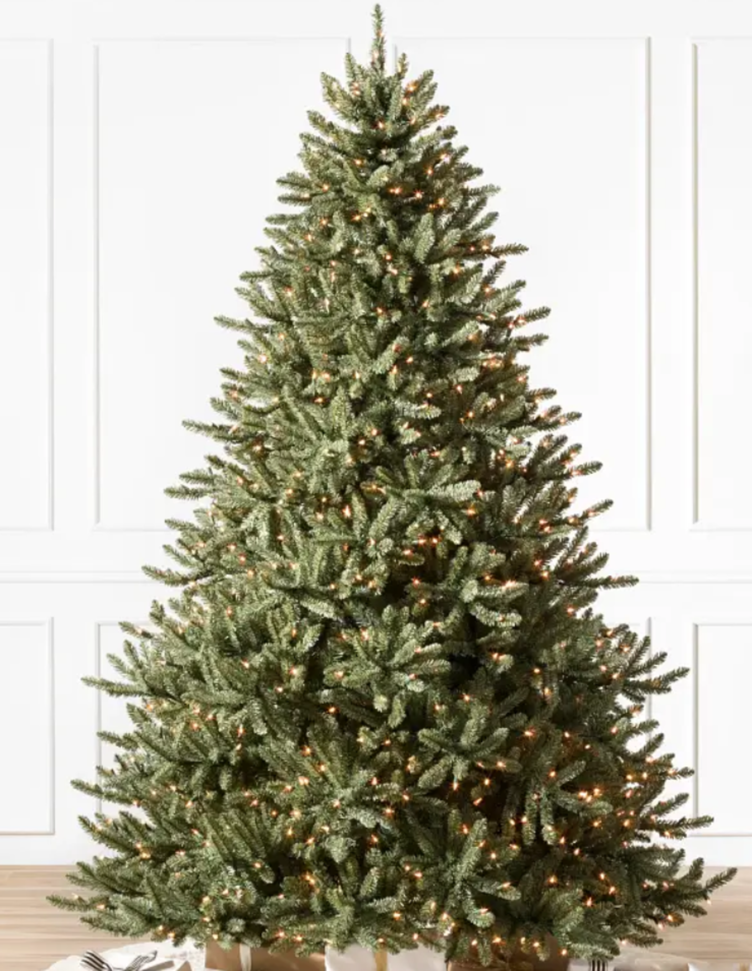 BH (The worlds leading Christmas Trees) Canadian Blue Green Spruce 6ft with LED Clear Lights. RRP £