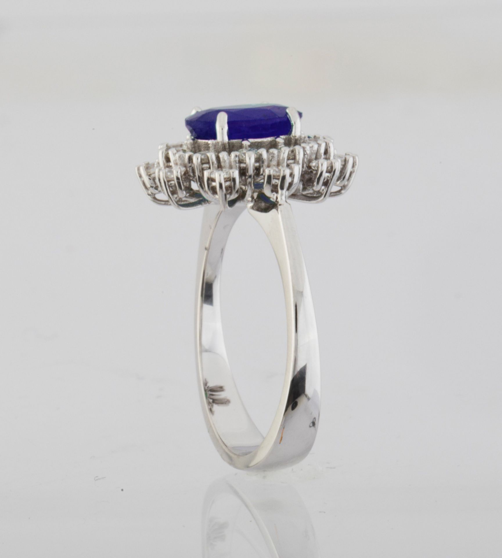 Certificated 18K White Gold Diamond & Tanzanite Ring - Image 4 of 4