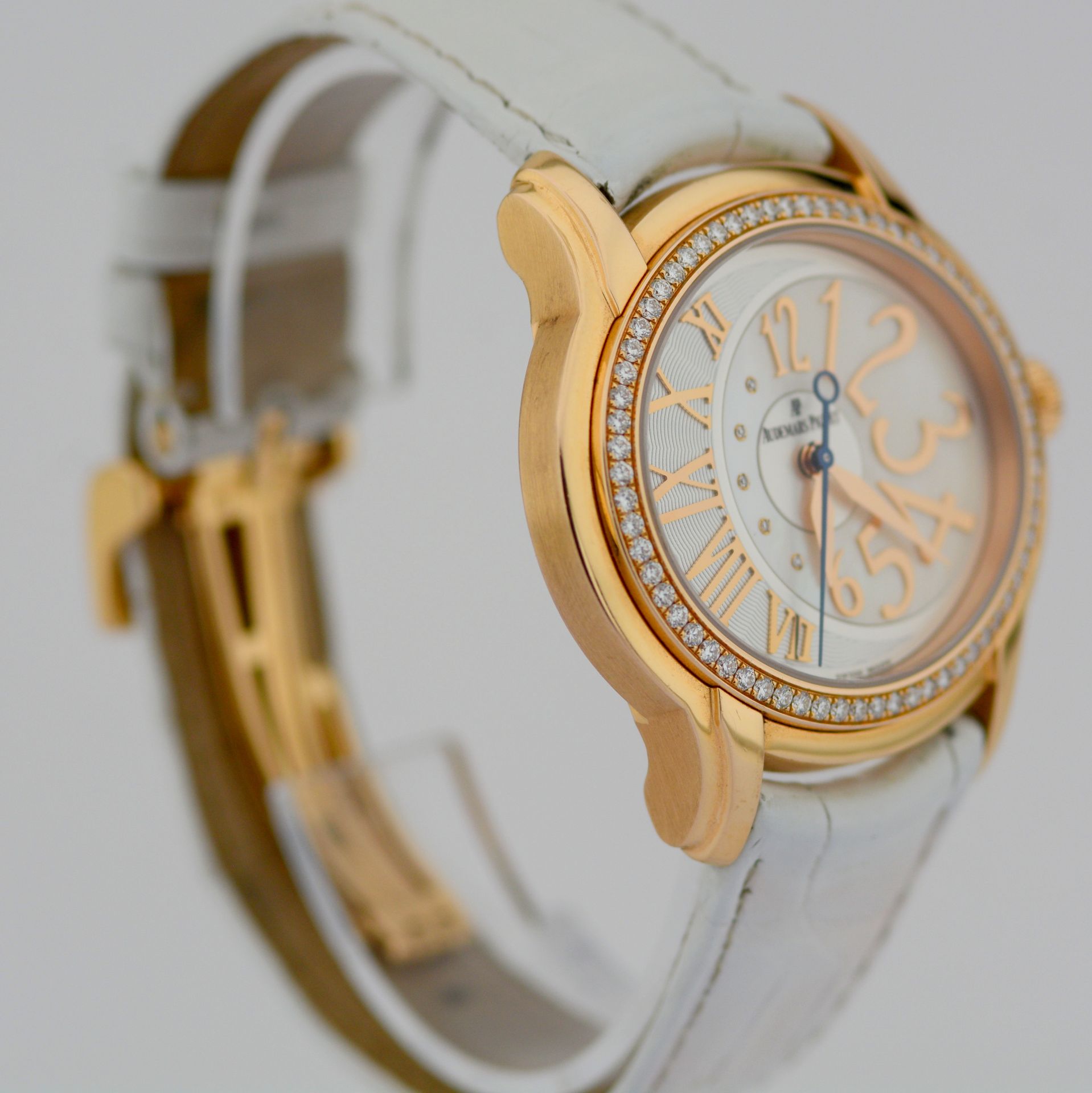 Audemars Piguet / Millenary - 18K Yellow Gold - Diamond & Mother of Pearl Dial - Lady's Yellow gold - Image 7 of 12