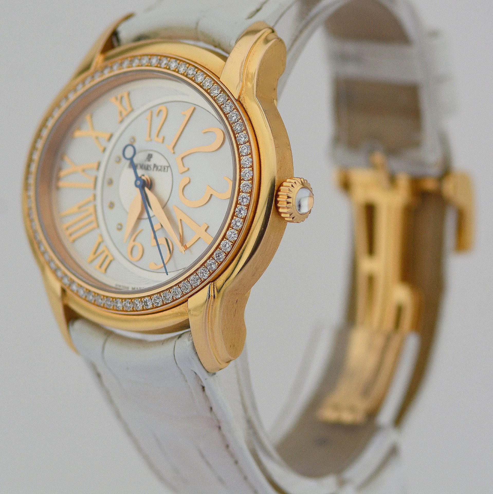 Audemars Piguet / Millenary - 18K Yellow Gold - Diamond & Mother of Pearl Dial - Lady's Yellow gold - Image 6 of 12