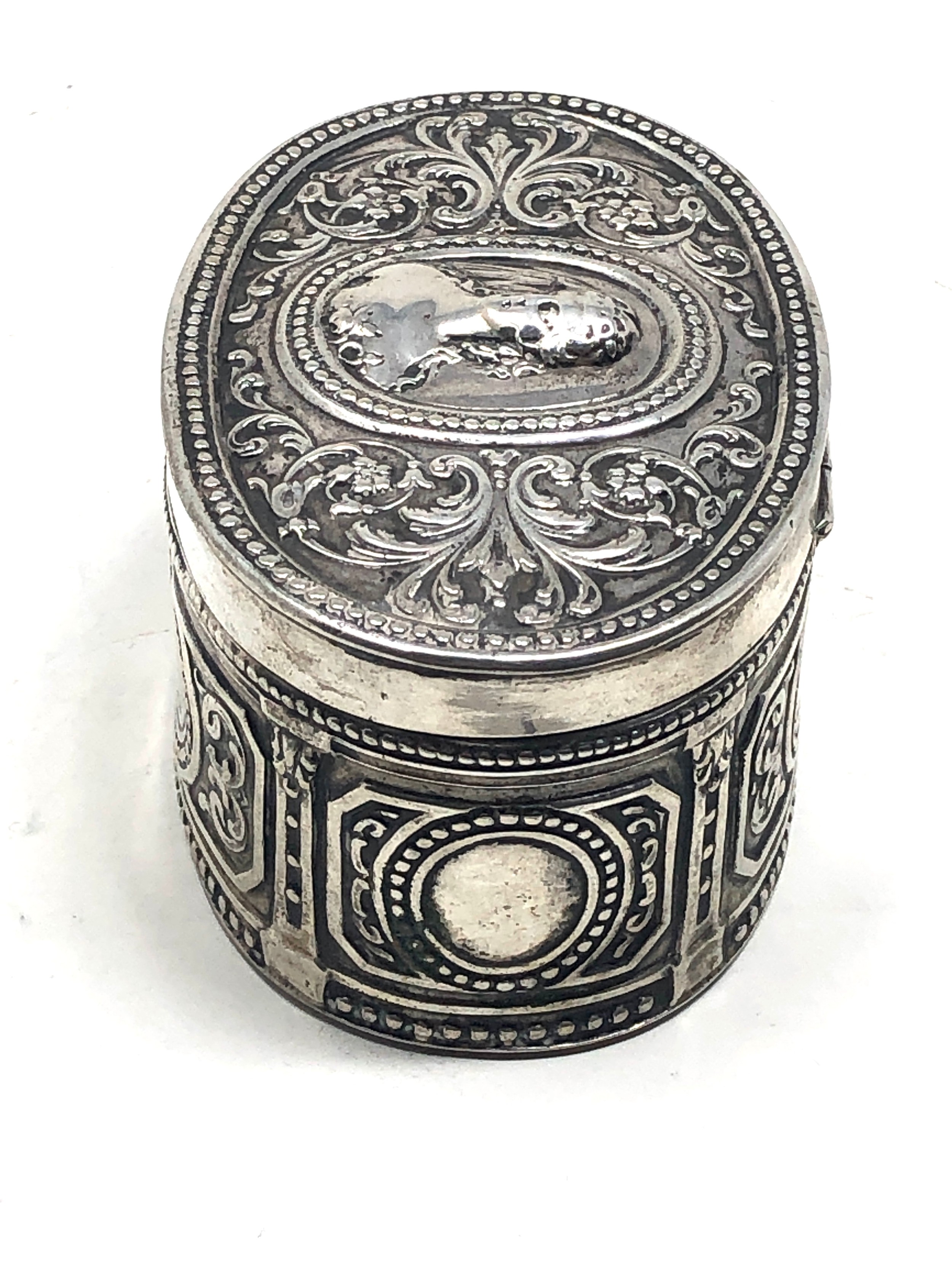 Large continental silver snuff box measures approx 9cm by 6cm height 5cm - Image 2 of 6