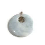 large chinese 9ct gold jade pendant measures approx 5.3cm dia