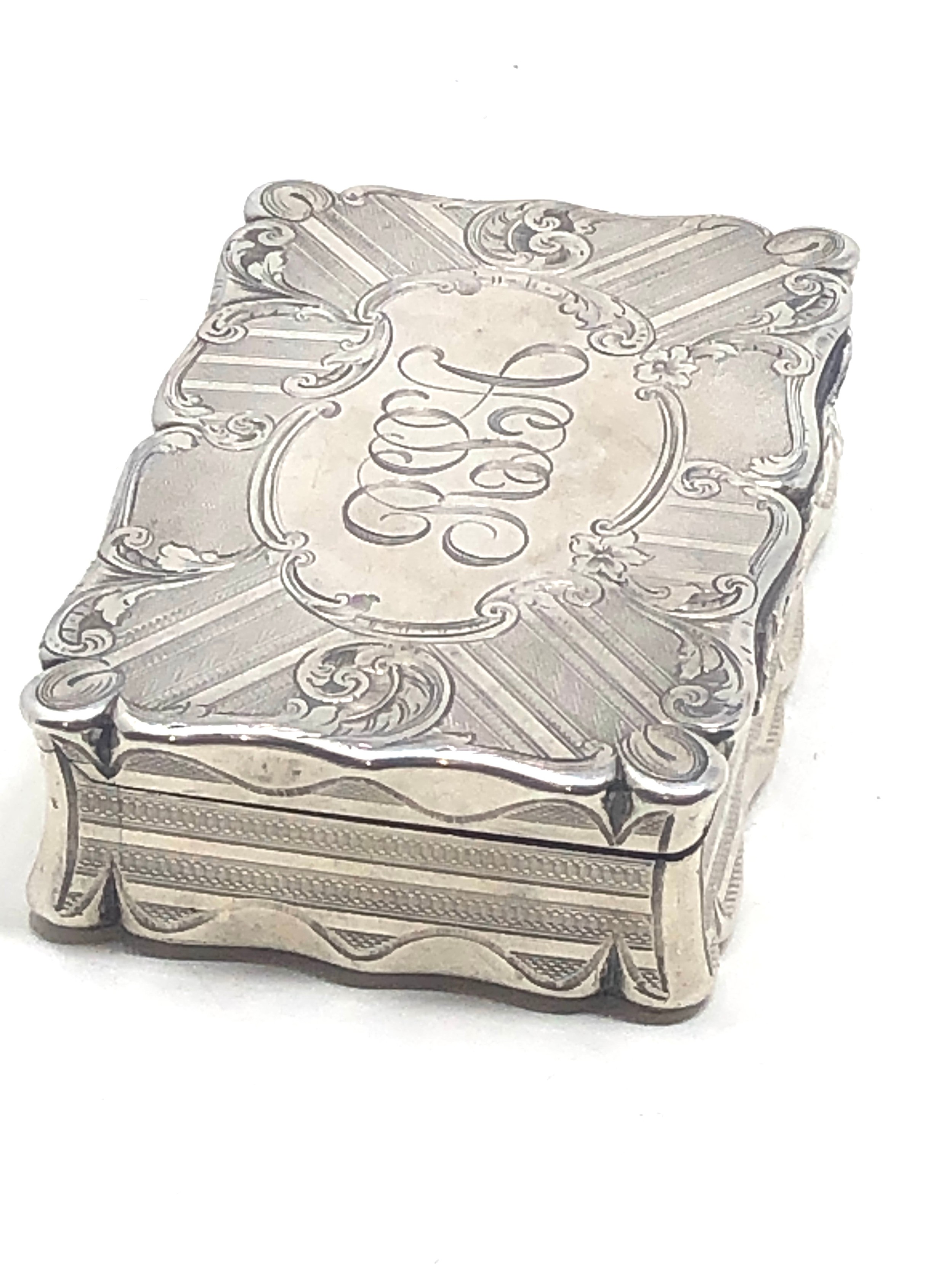 Fine Victorian silver snuff box Birmingham silver hallmarks makers E S measures approx 9.2cm by - Image 5 of 7