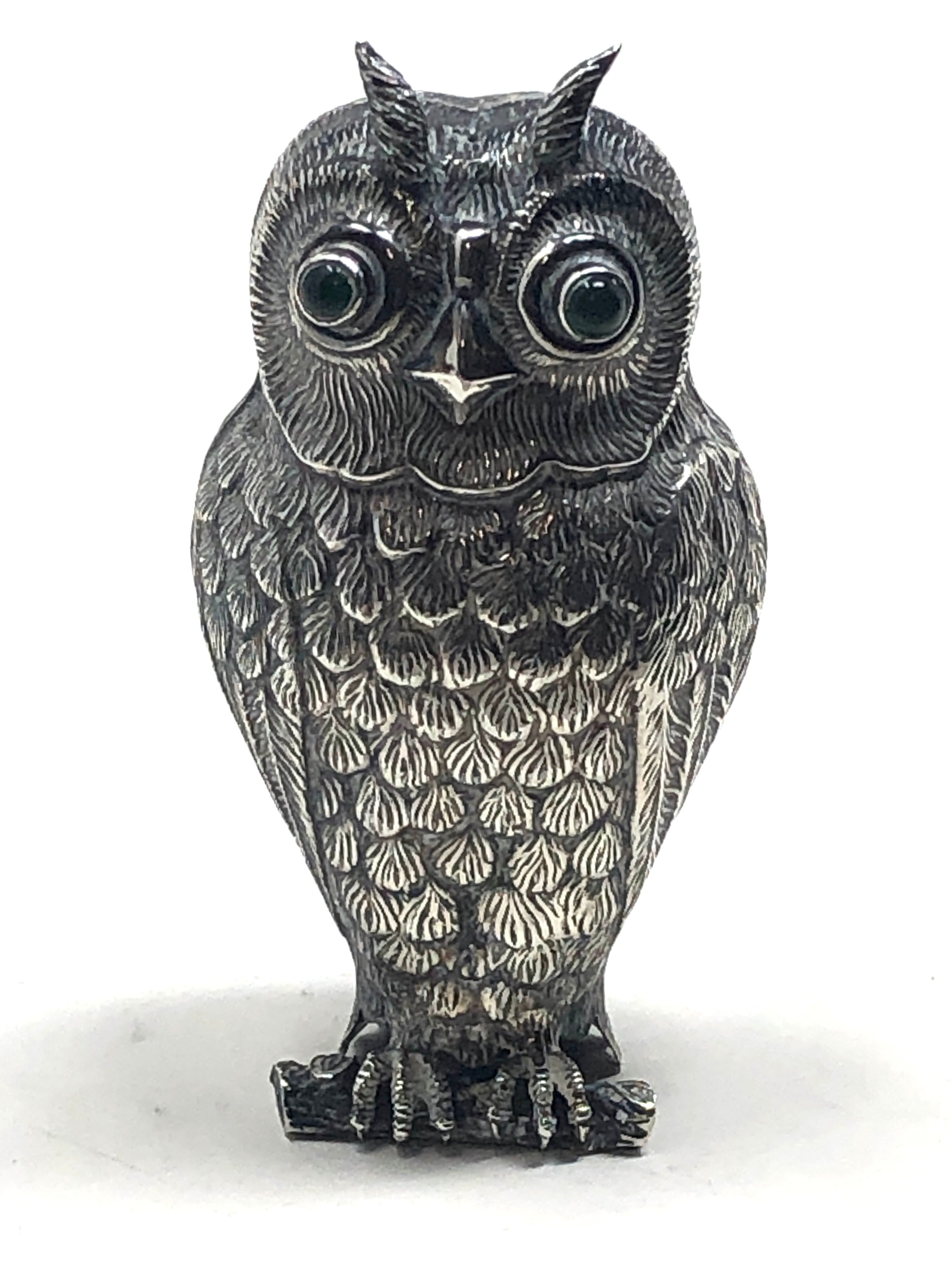 Antique novelty silver owl pepper green glass eyes measures approx 8.5cm tall