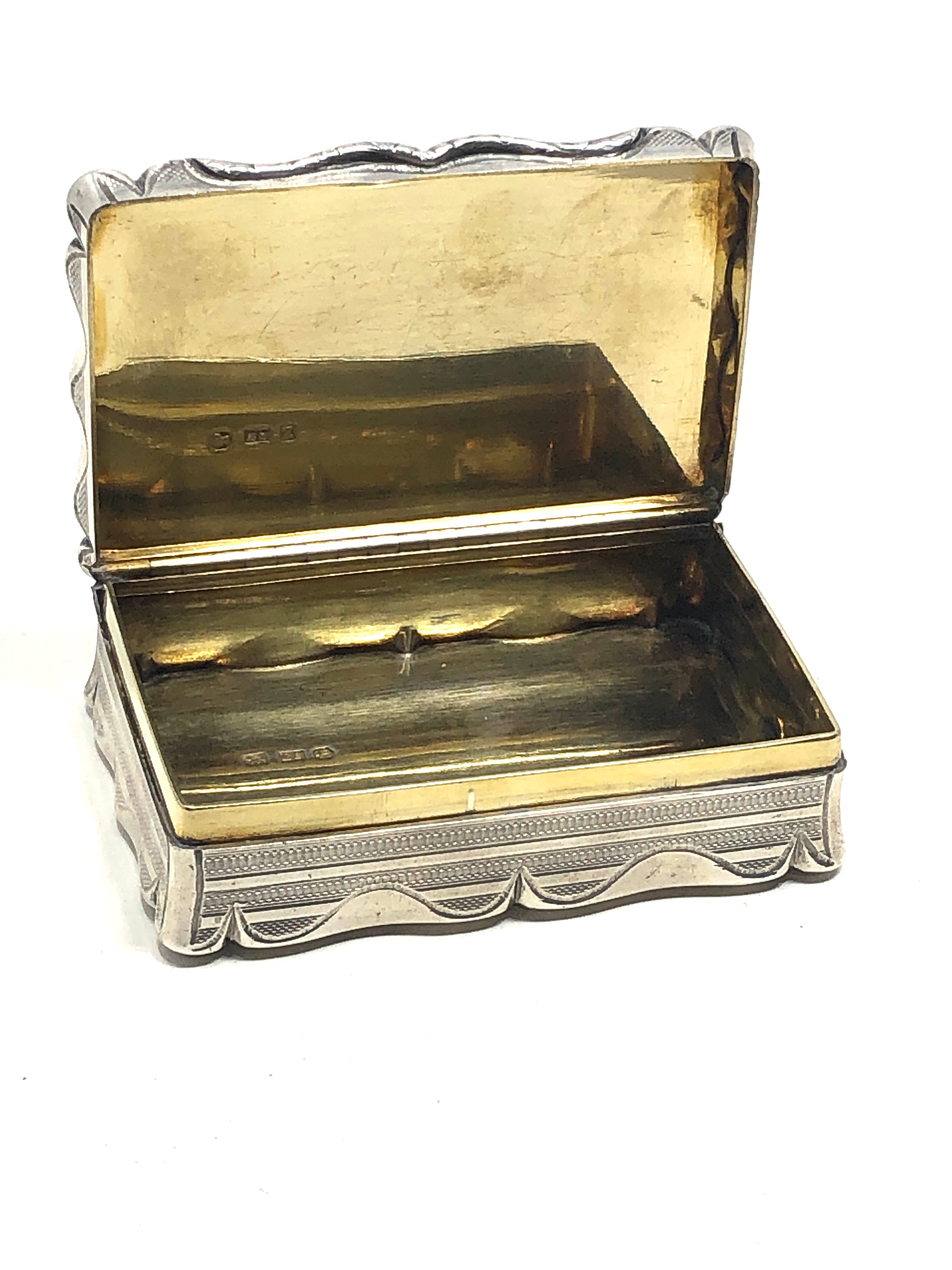 Fine Victorian silver snuff box Birmingham silver hallmarks makers E S measures approx 9.2cm by