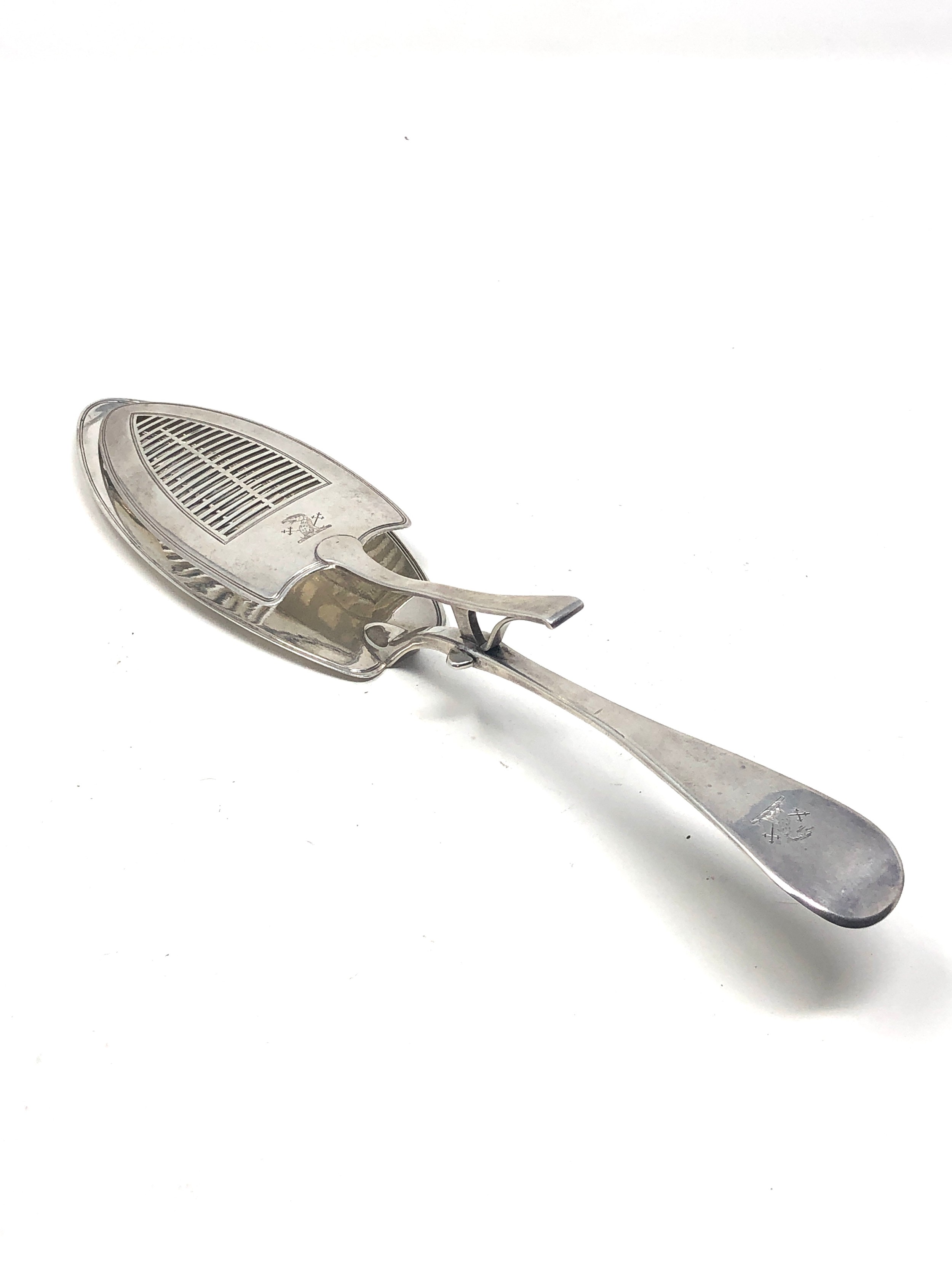 Fine georgian silver fish server London silver hallmarks makers WE WF measure approx 30cm long