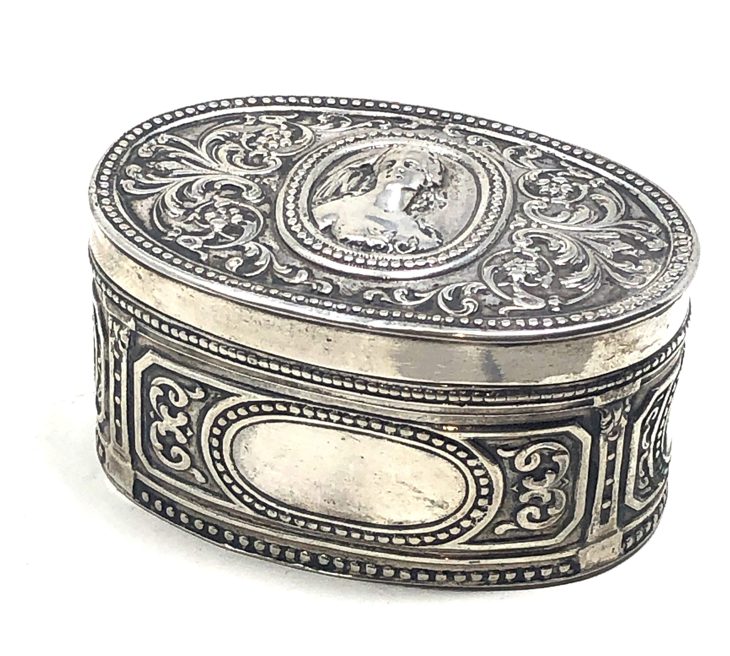 Large continental silver snuff box measures approx 9cm by 6cm height 5cm