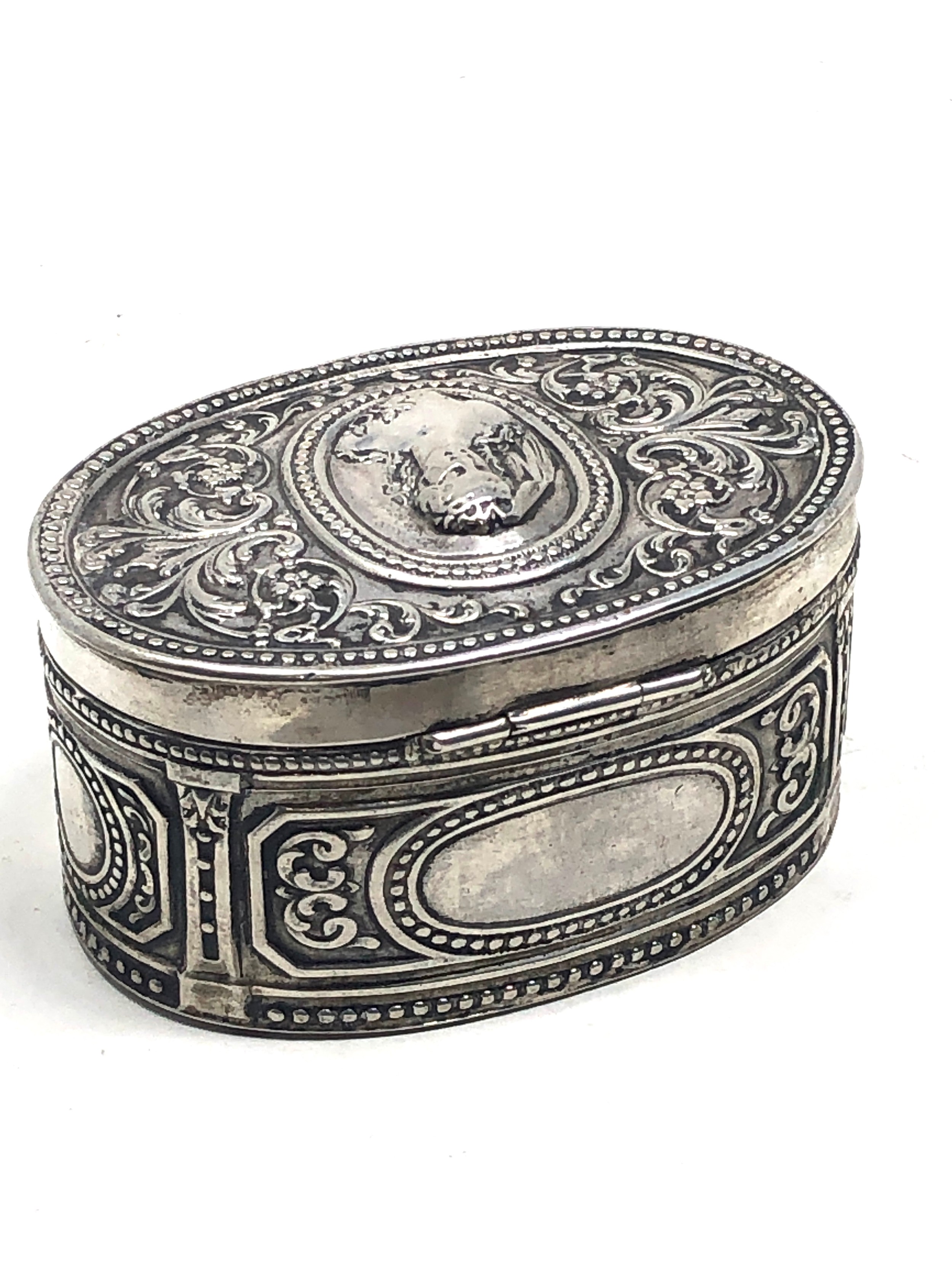 Large continental silver snuff box measures approx 9cm by 6cm height 5cm - Image 3 of 6