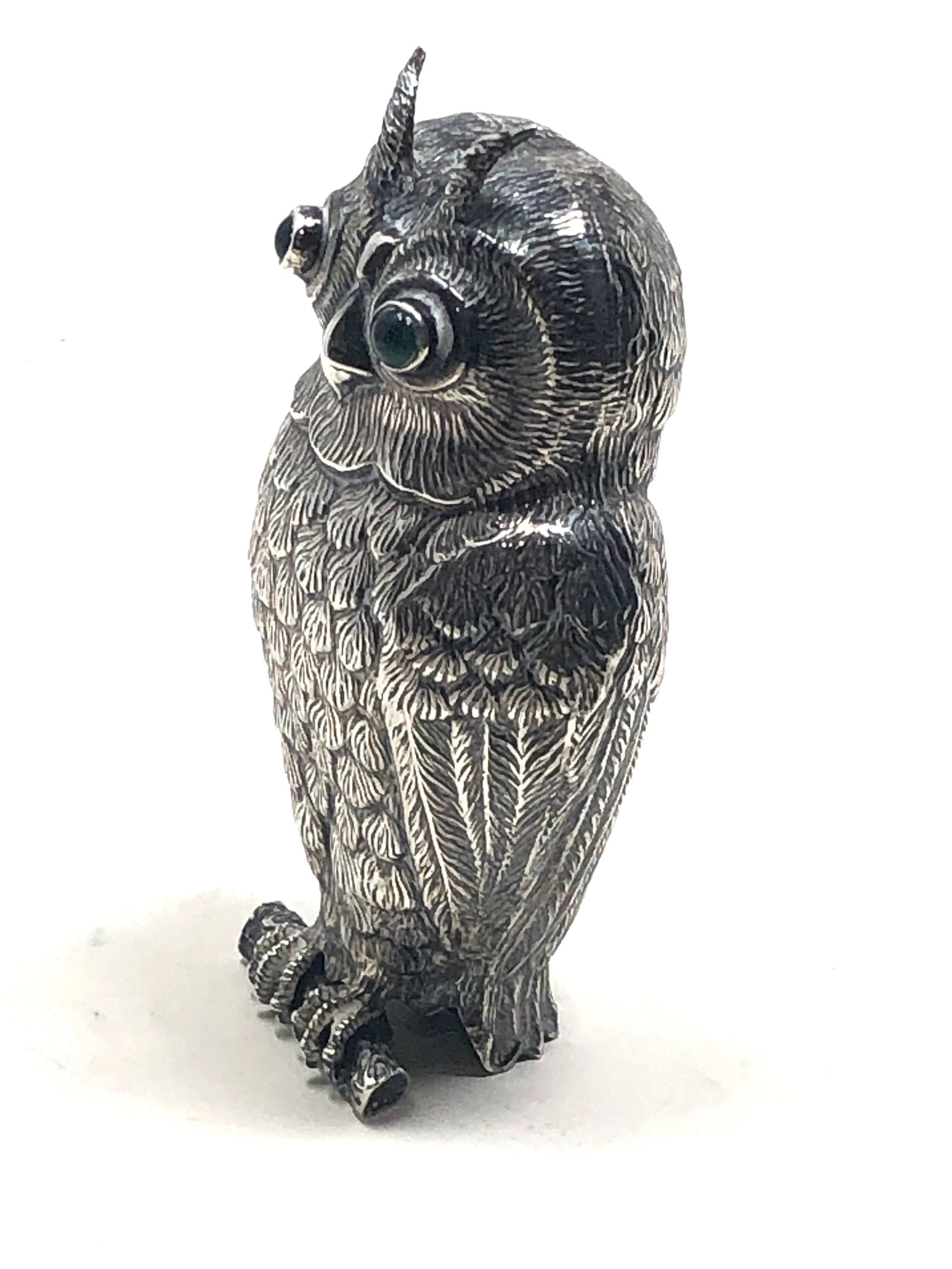 Antique novelty silver owl pepper green glass eyes measures approx 8.5cm tall - Image 2 of 6
