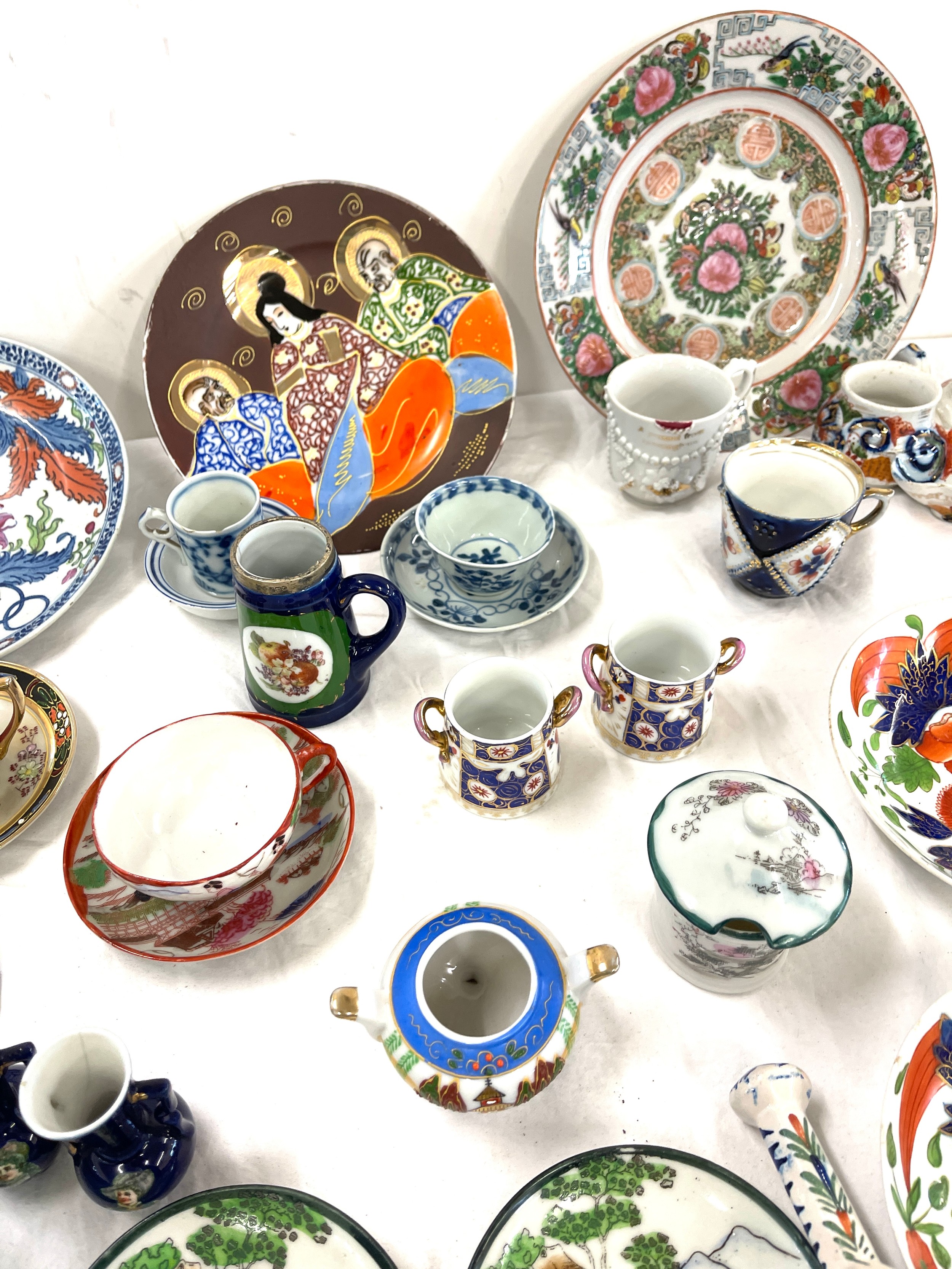 Selection of antique and later cups, saucers etc to include Chinese pieces - Image 5 of 9