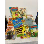 Selection of vintage books to include Hotspur, Beano etc