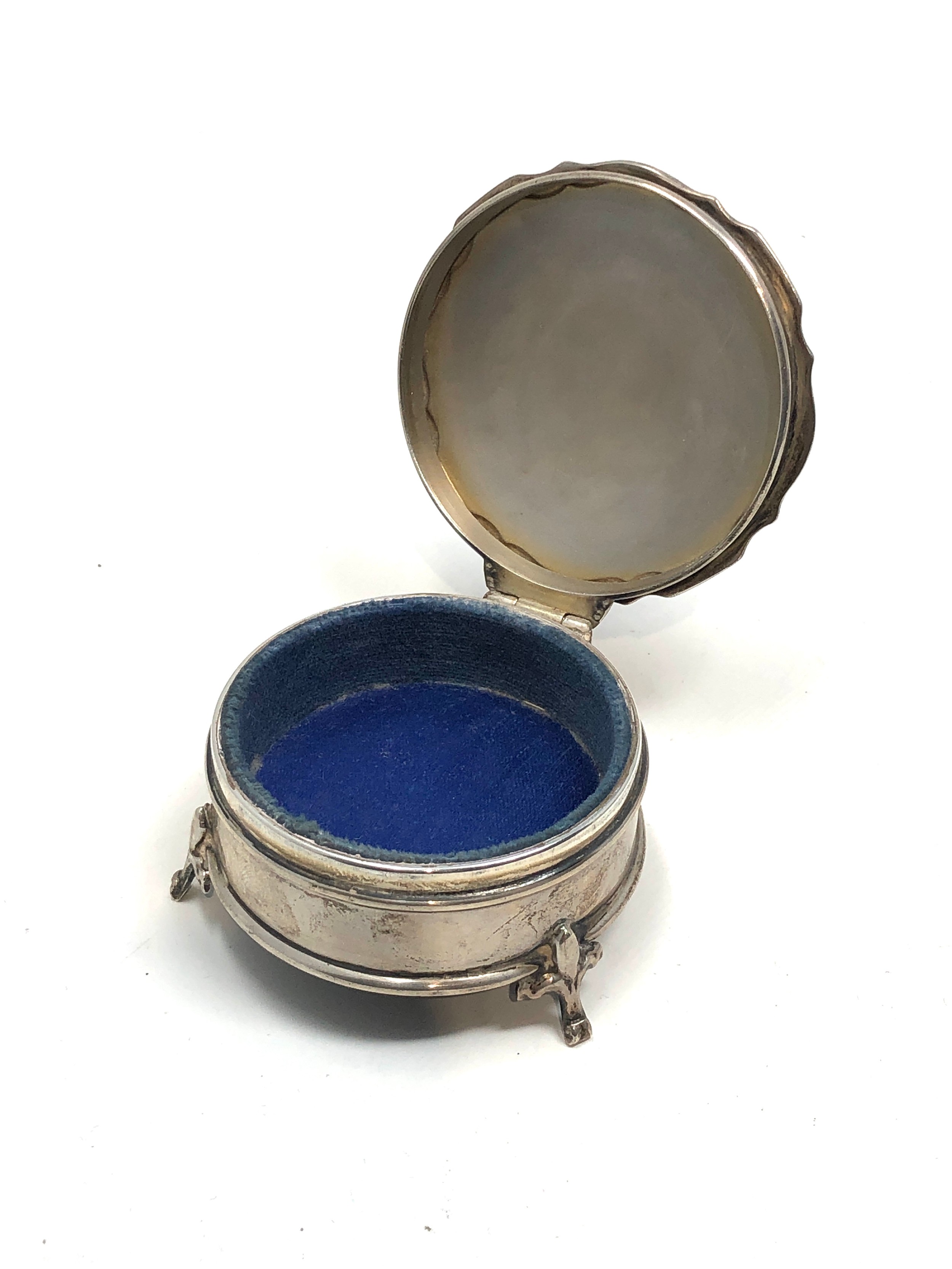 Antique silver ring box measures approx 6.3cm dia Birmingham silver hallmarks - Image 3 of 4