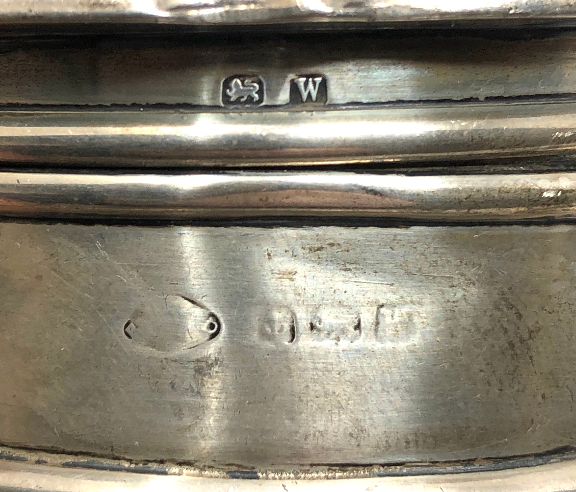 Antique silver ring box measures approx 6.3cm dia Birmingham silver hallmarks - Image 4 of 4