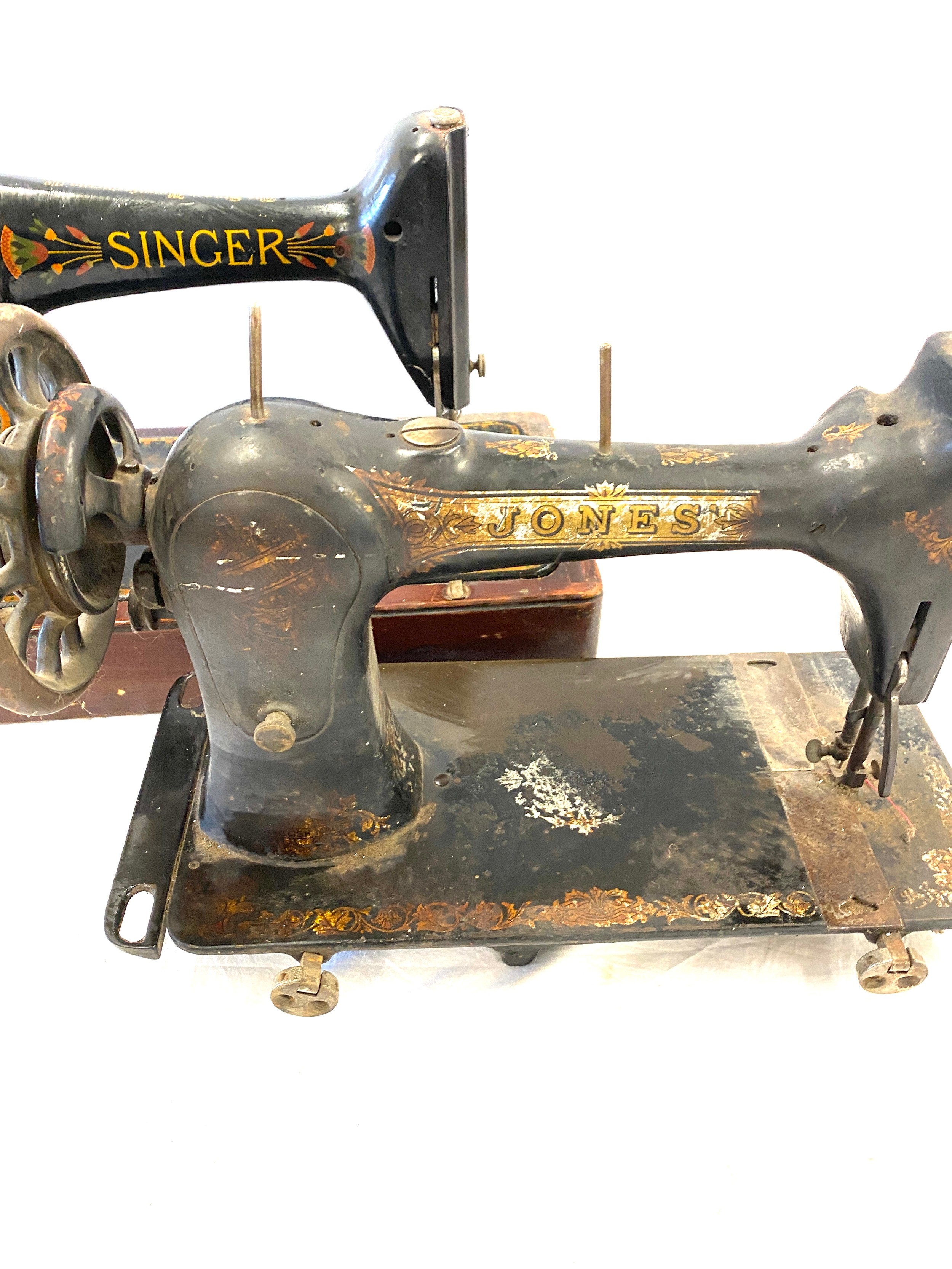 2 vintage sewing machines includes Jones and Singer, for spares or repairs - Image 3 of 5