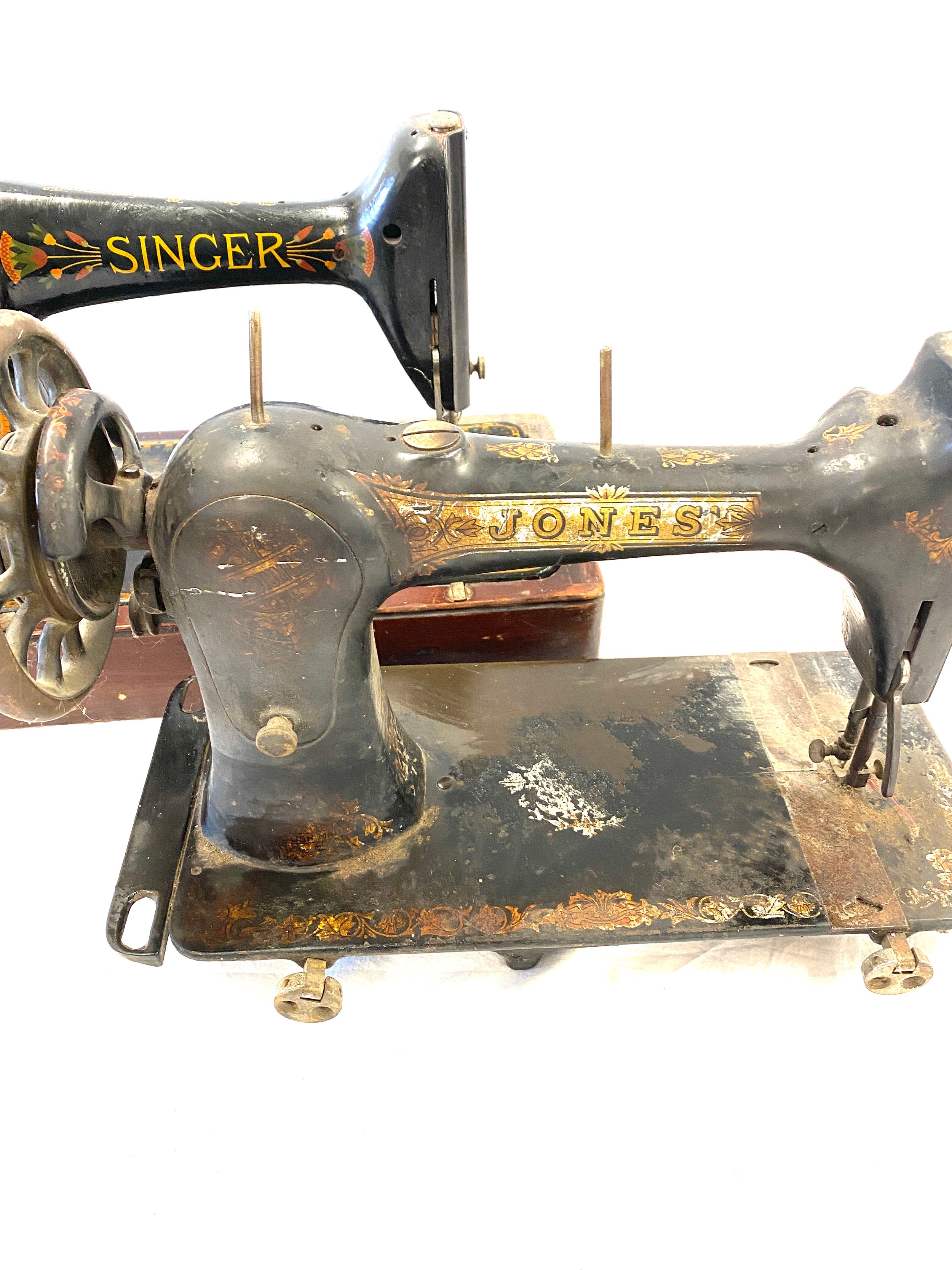 2 vintage sewing machines includes Jones and Singer, for spares or repairs - Image 2 of 5