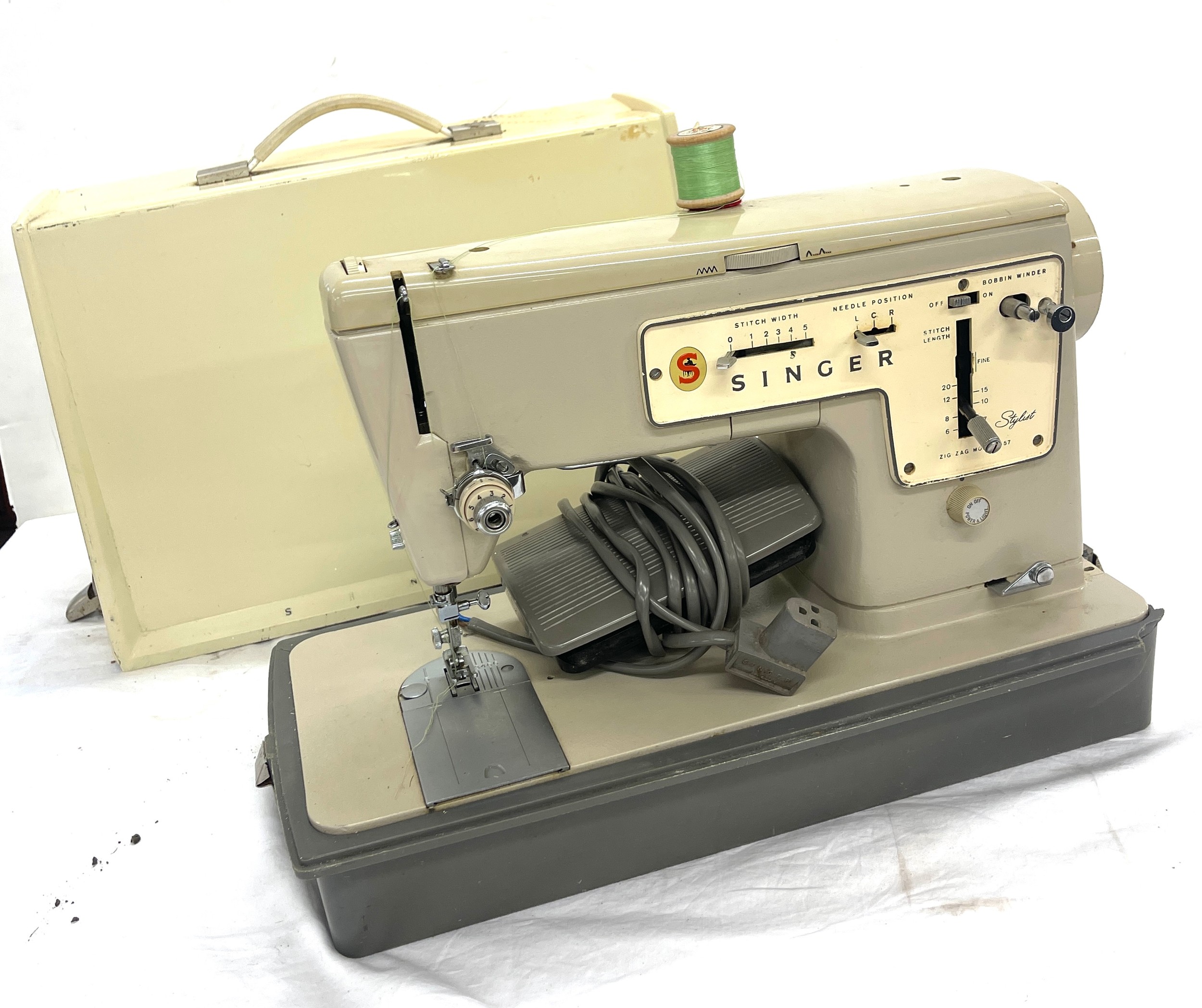 1960s cased singer zig zag model 457 sewing machine