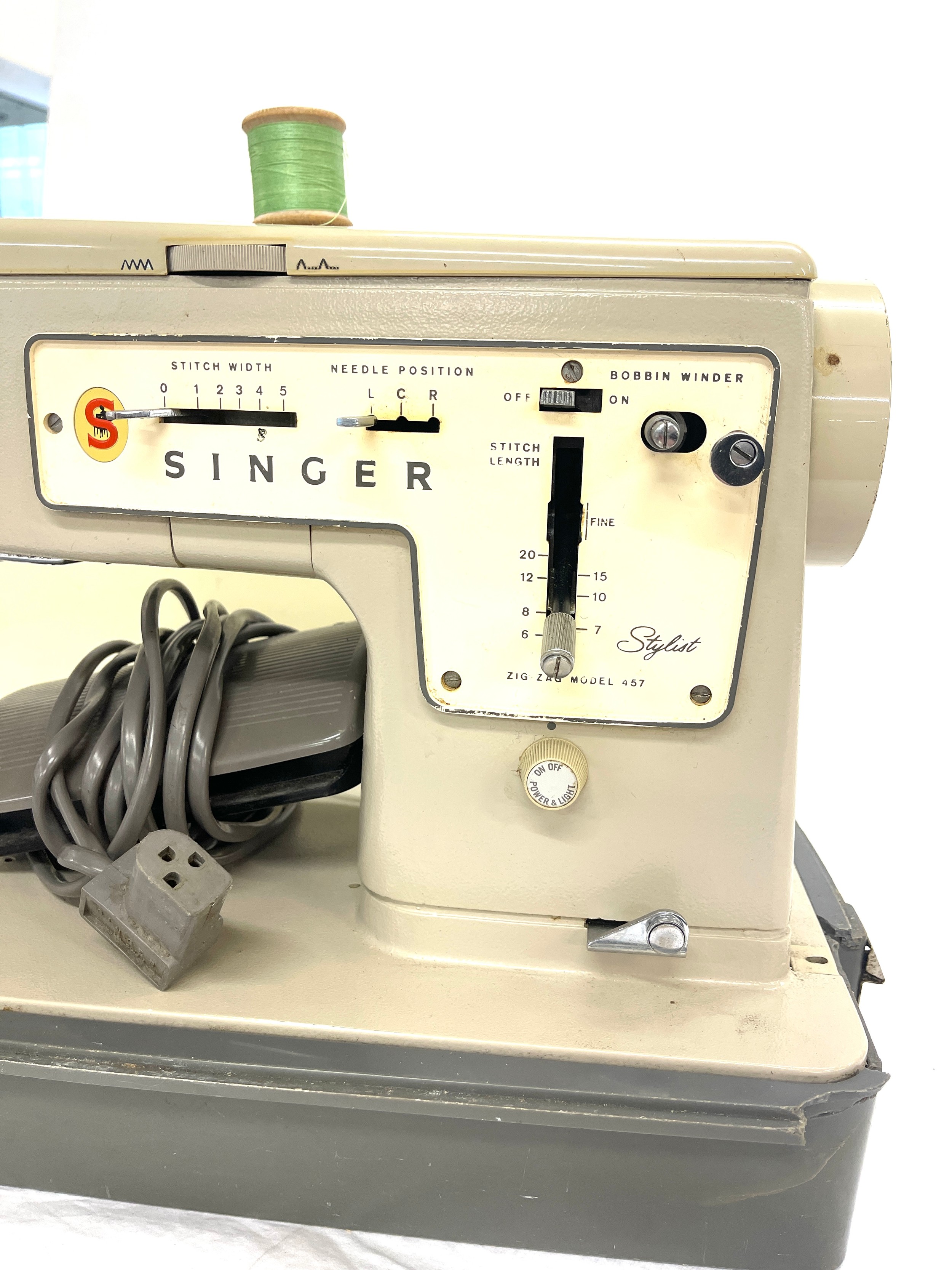 1960s cased singer zig zag model 457 sewing machine - Image 2 of 4