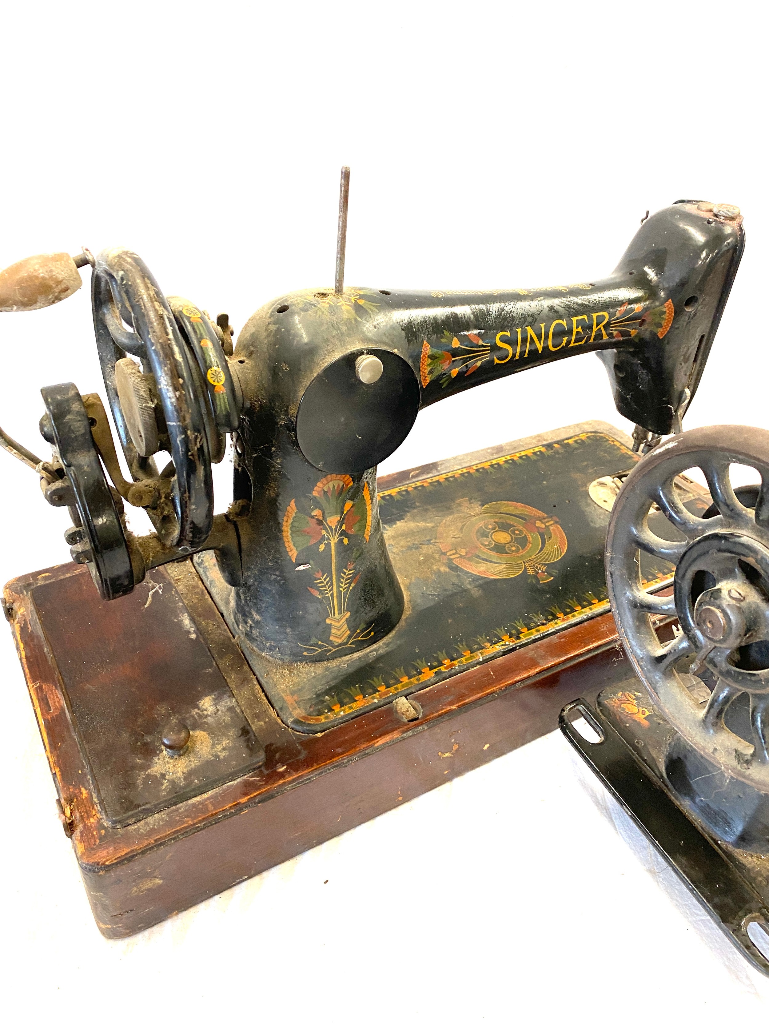 2 vintage sewing machines includes Jones and Singer, for spares or repairs - Image 4 of 5