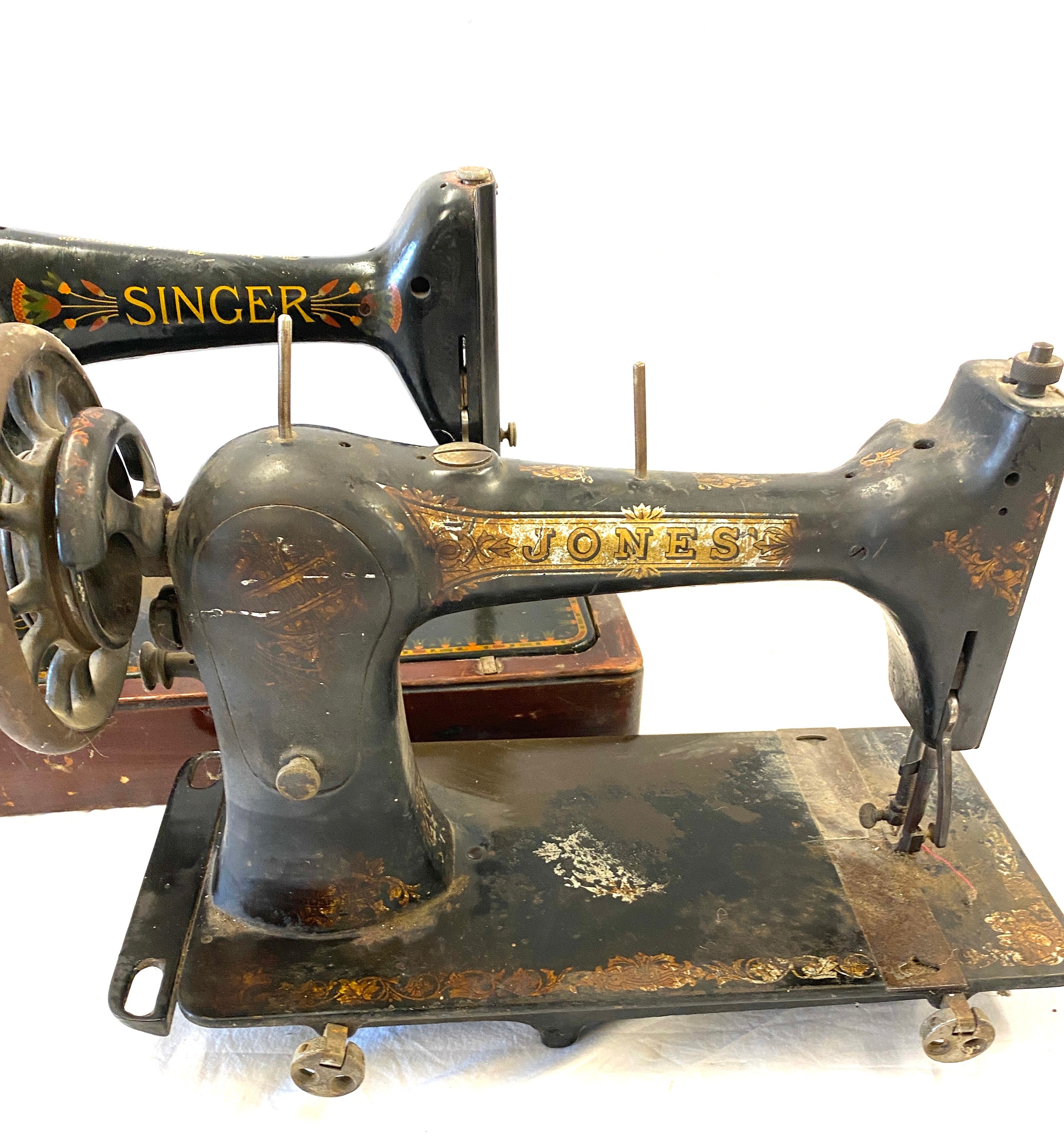 2 vintage sewing machines includes Jones and Singer, for spares or repairs - Image 5 of 5