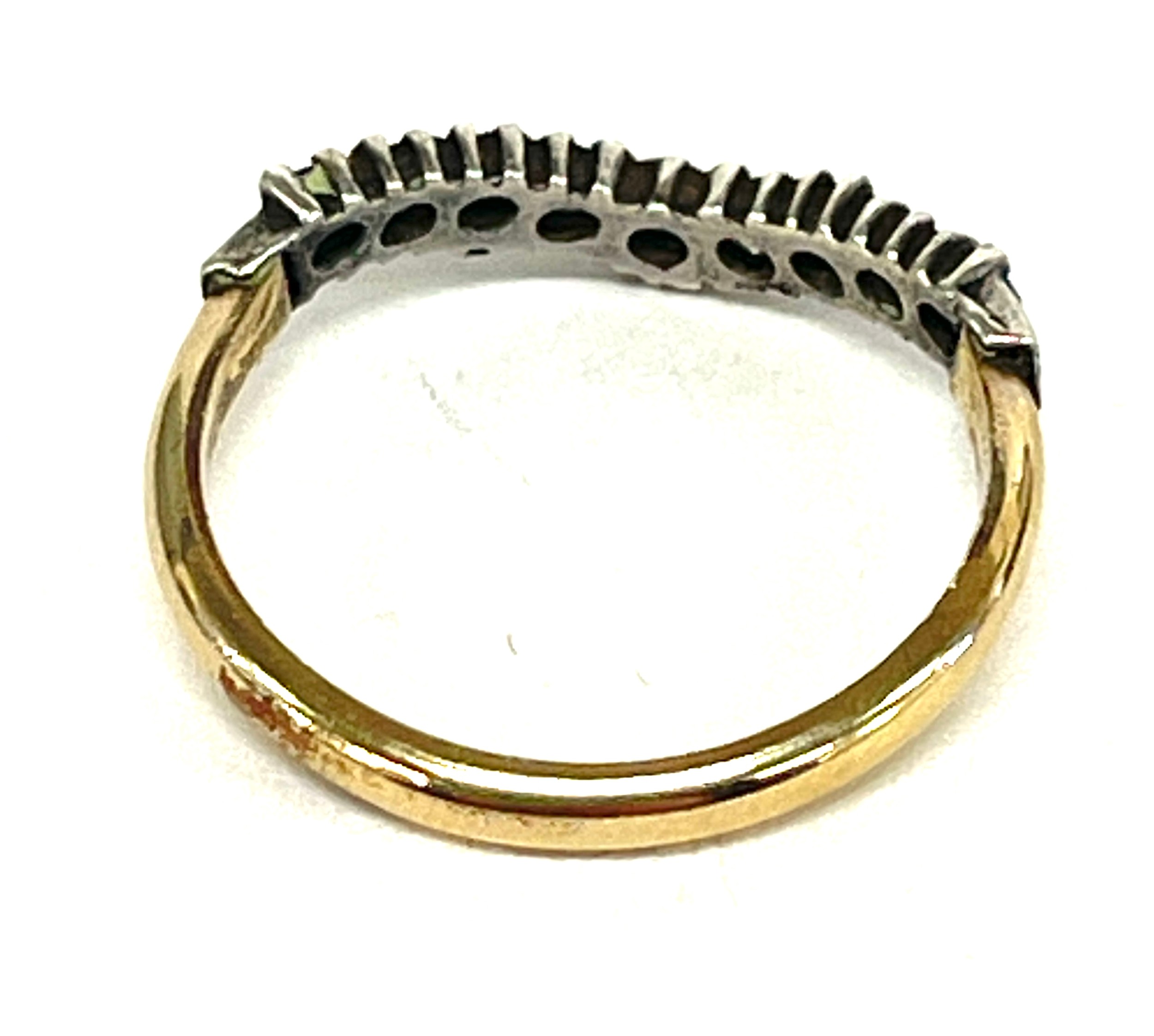 9ct gold ring, silver set stones - Image 2 of 4