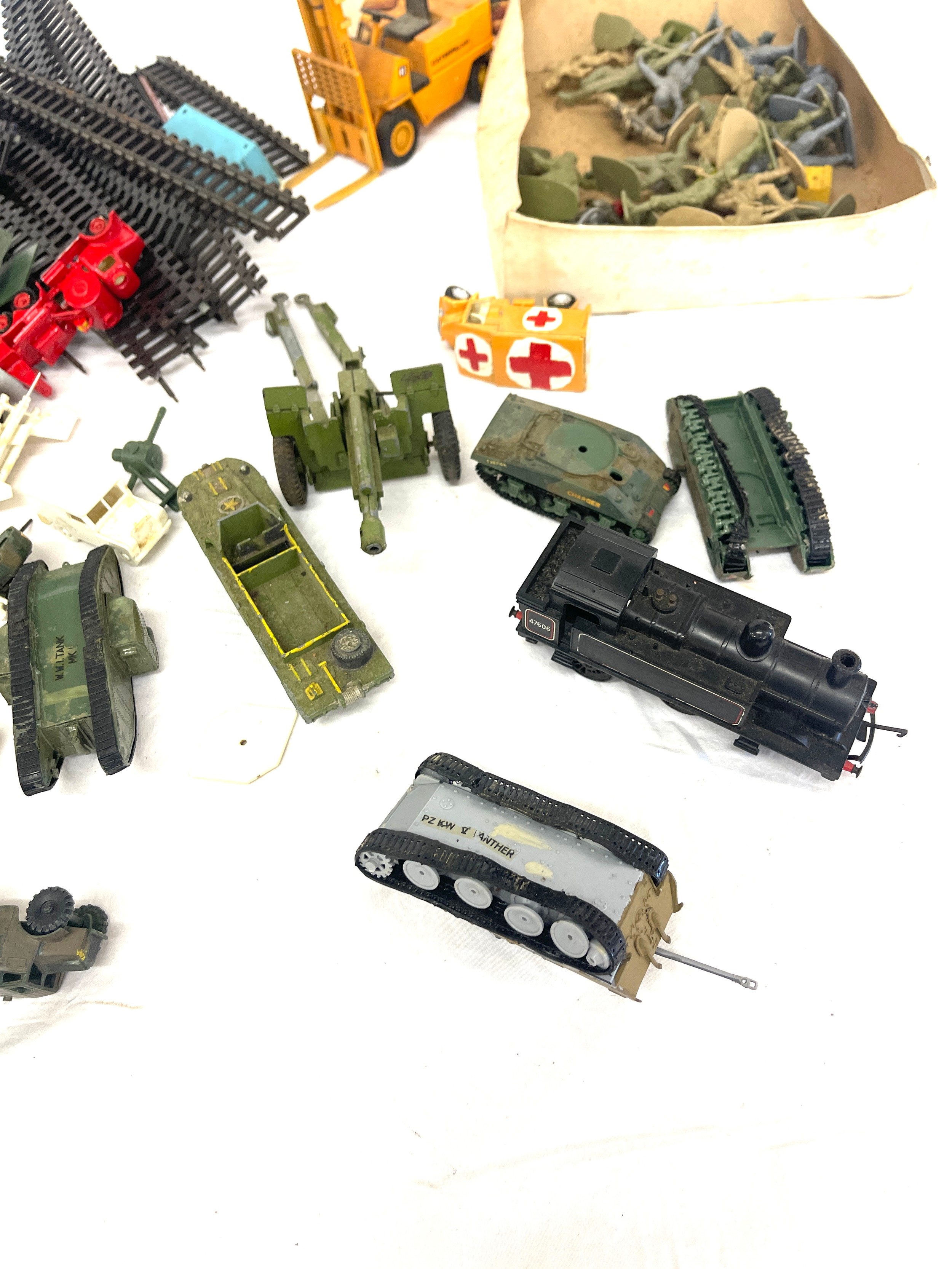Selection of vintage toys, airfix, Triang etc - Bild 5 aus 5