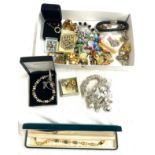 Tray of vintage and later costume jewellery