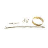 Selection 9ct jewellery to include opal bar brooch, 9ct gold front and back bangle, overall weight