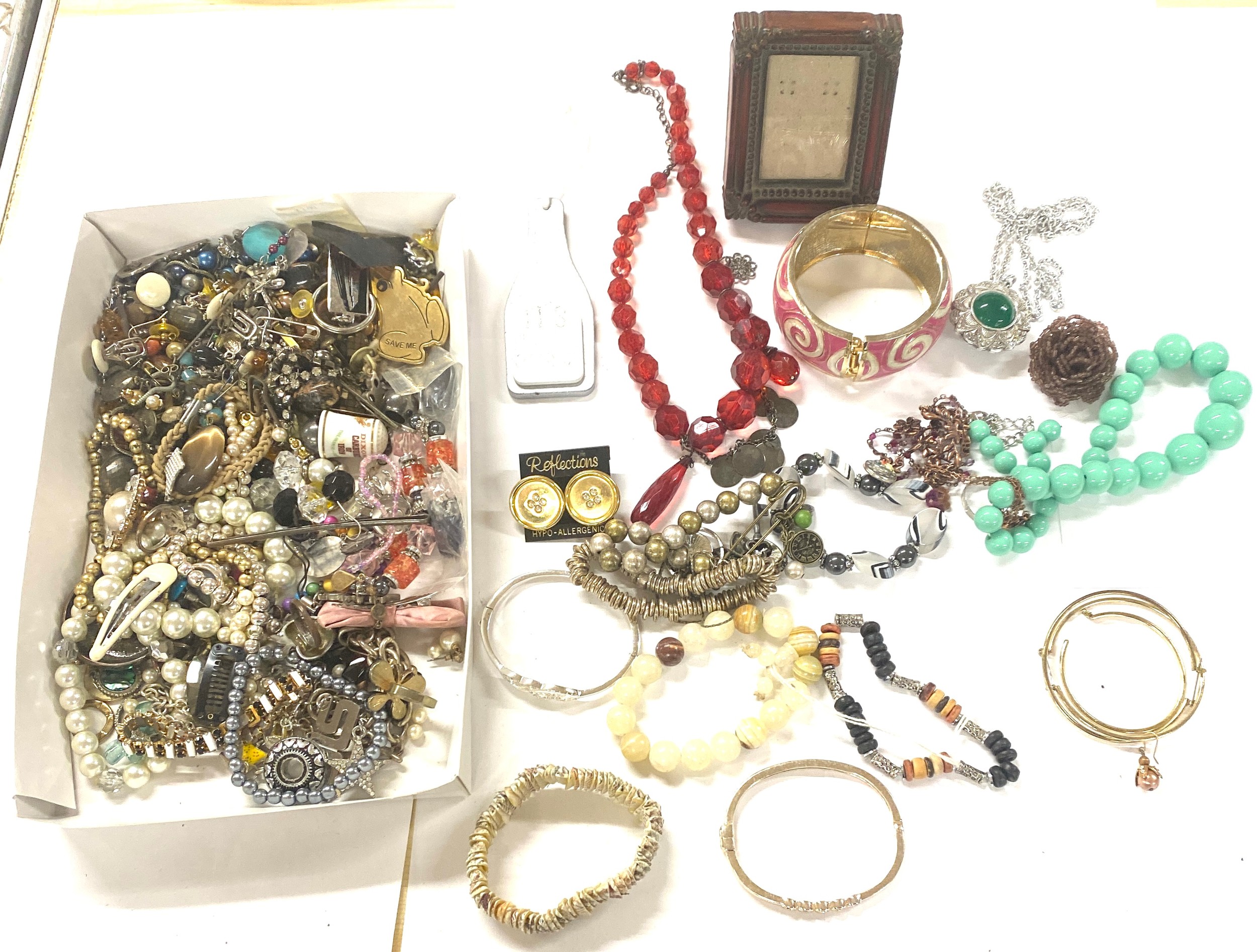 Selection of ladies costume jewellery