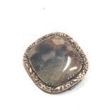 Antique georgian moss agate brooch measures approx 2.9cm by 2.5cm